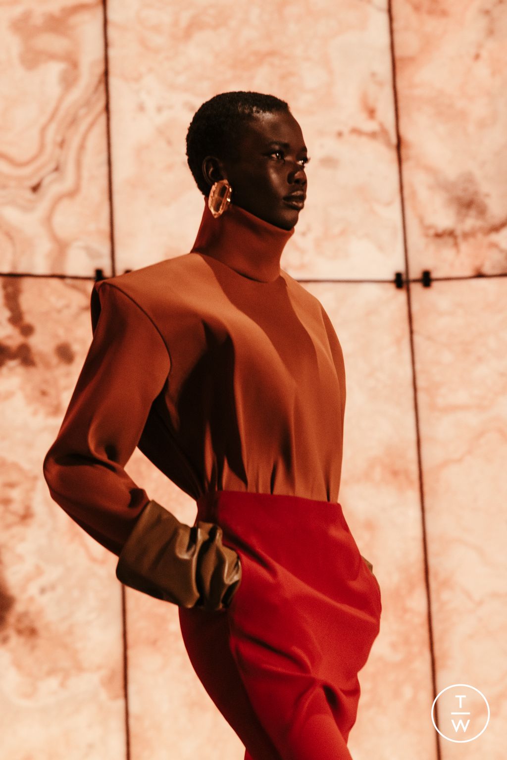 Fashion Week Paris Fall/Winter 2025 look 11 from the Saint Laurent collection 女装配饰