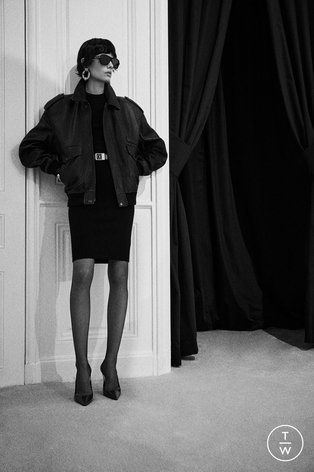 Fashion Week Paris Pre-Fall 2023 look 4 from the Saint Laurent collection 女装