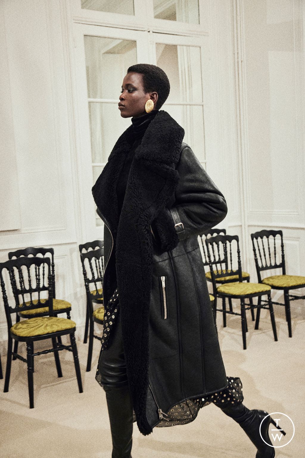 Fashion Week Paris Pre-Fall 2023 look 10 from the Saint Laurent collection womenswear