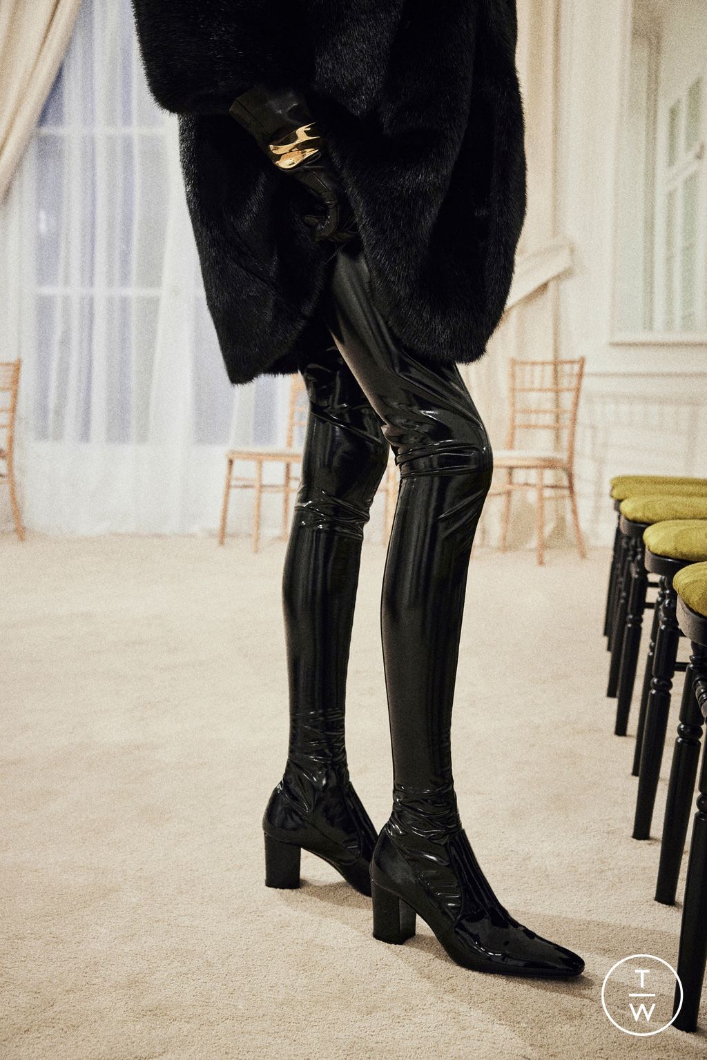 Fashion Week Paris Pre-Fall 2023 look 14 from the Saint Laurent collection 女装