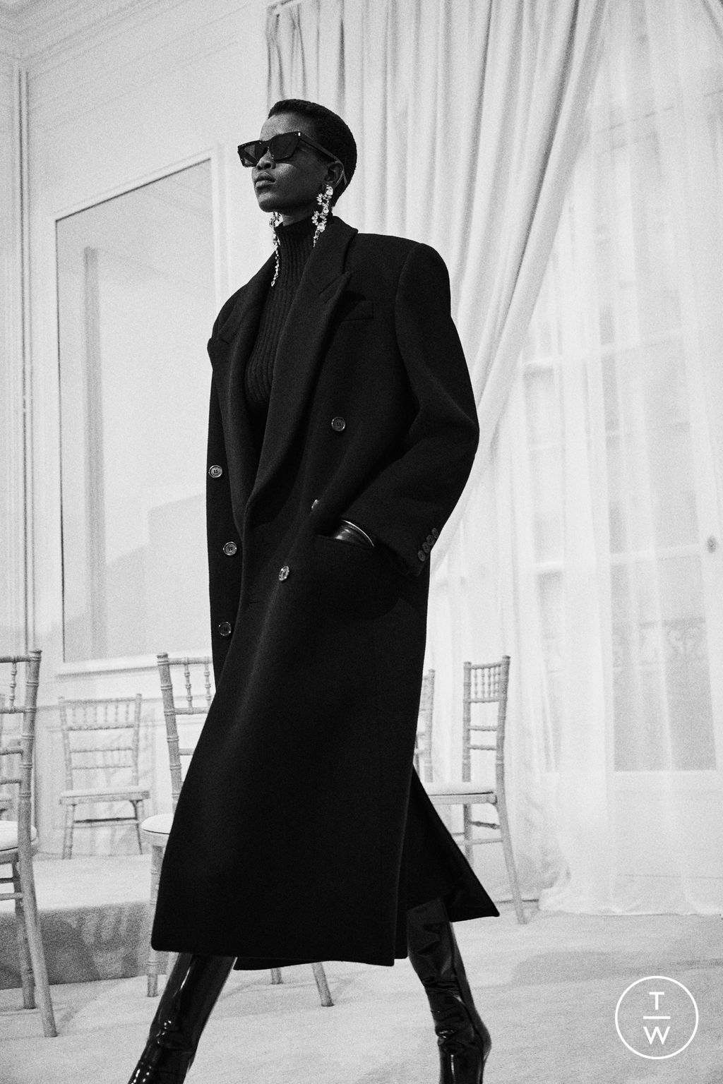 Fashion Week Paris Pre-Fall 2023 look 23 from the Saint Laurent collection 女装