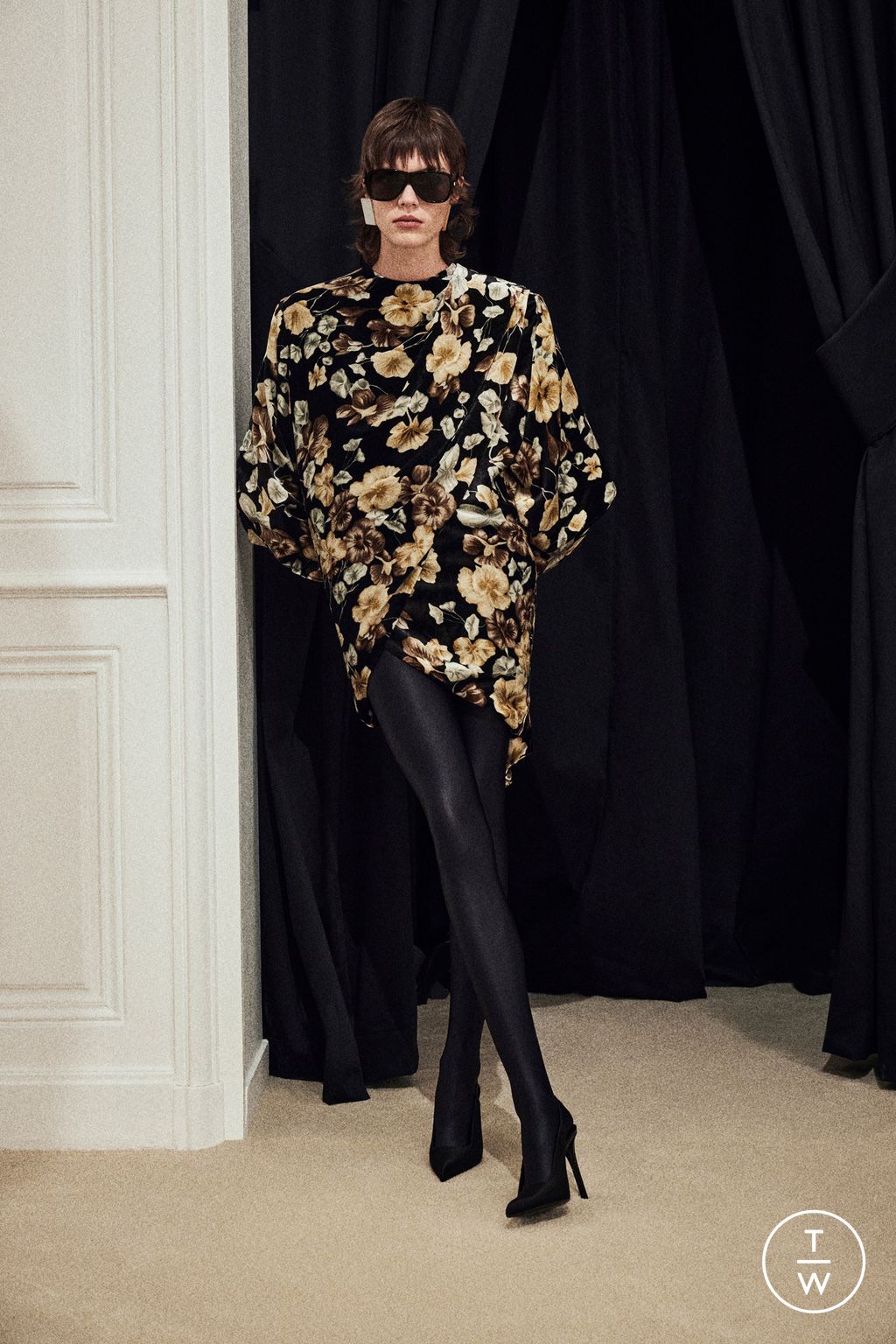 Fashion Week Paris Pre-Fall 2023 look 39 from the Saint Laurent collection womenswear