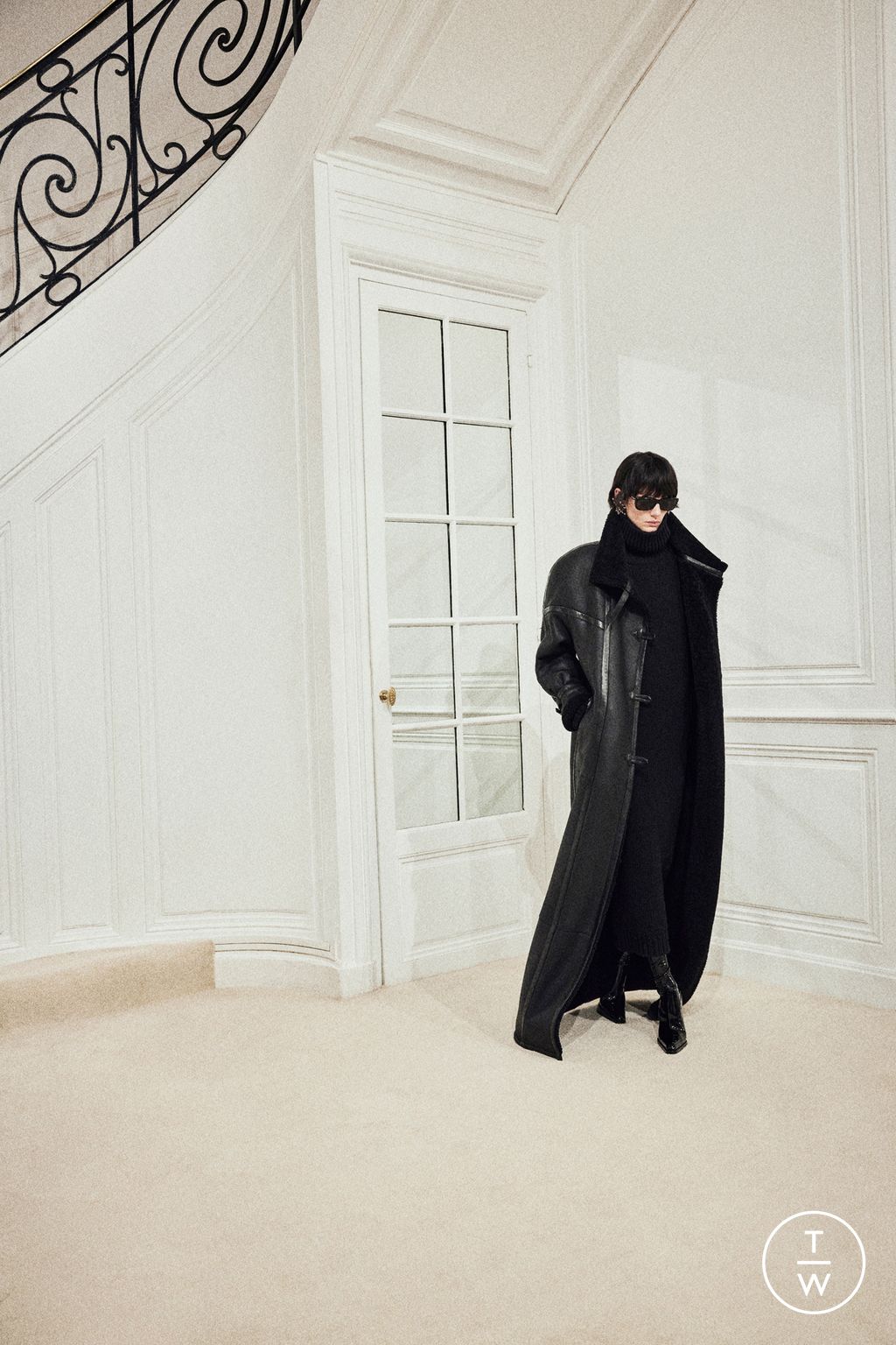 Fashion Week Paris Pre-Fall 2023 look 74 from the Saint Laurent collection 女装