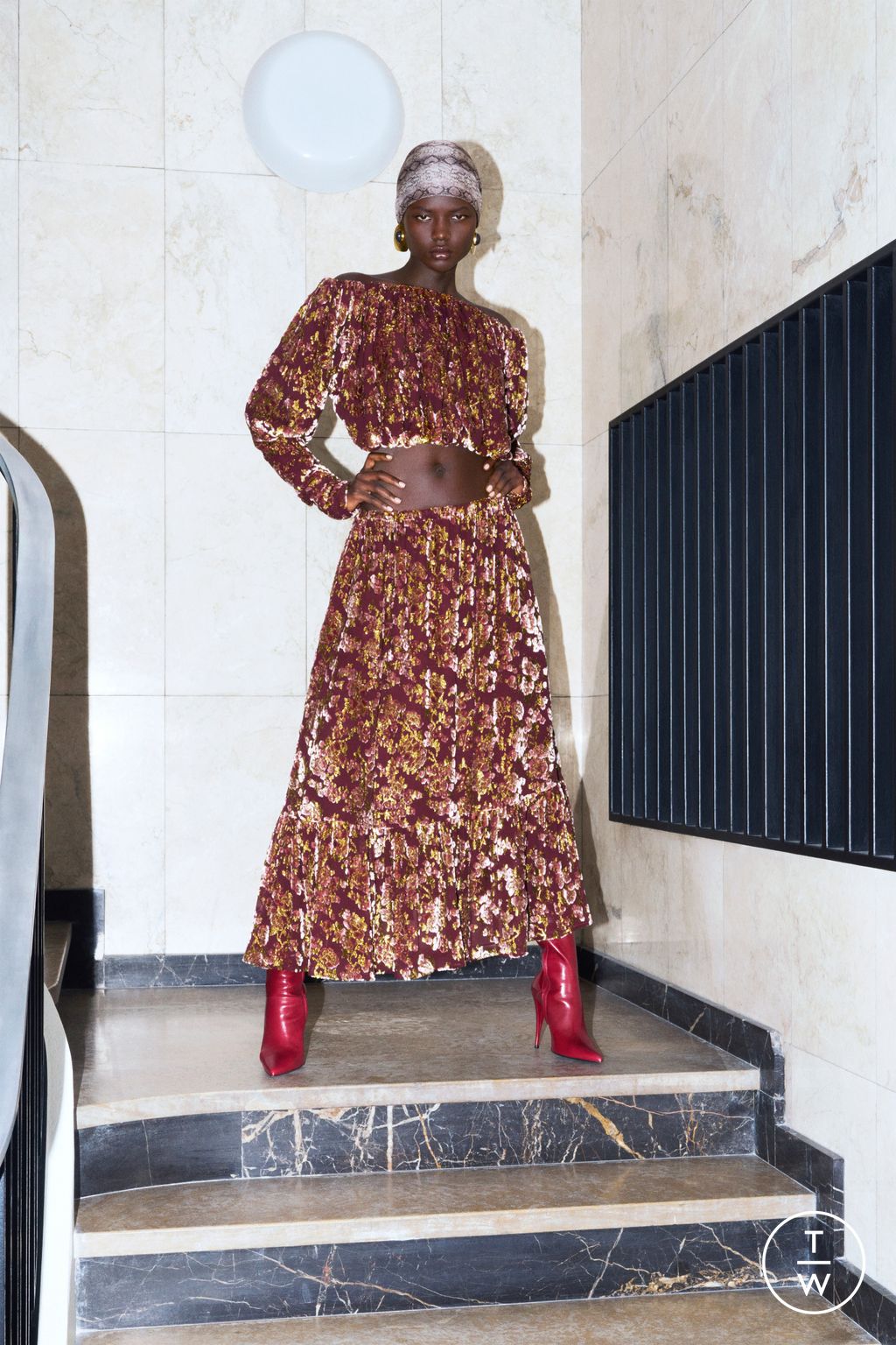 Fashion Week Paris Resort 2025 look 9 from the Saint Laurent collection 女装