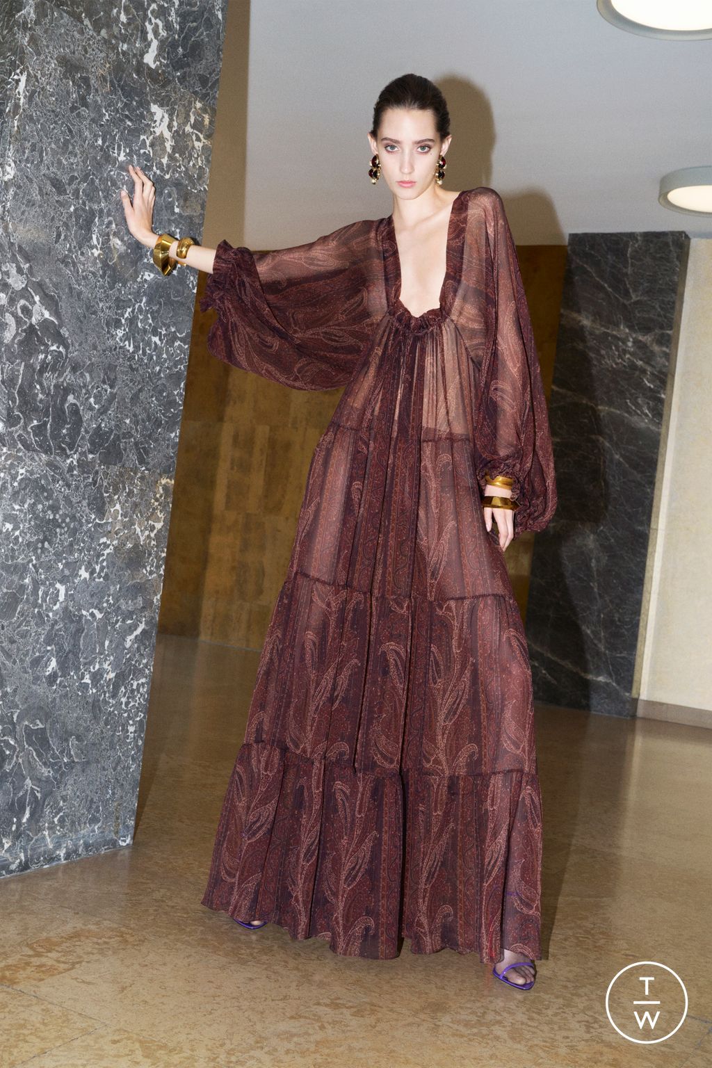 Fashion Week Paris Resort 2025 look 10 from the Saint Laurent collection 女装