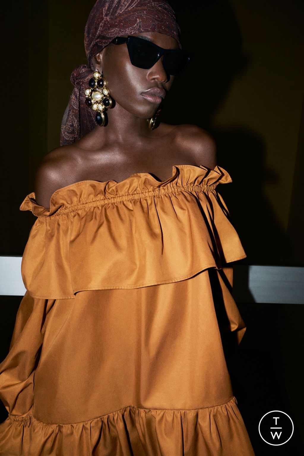 Fashion Week Paris Resort 2025 look 20 from the Saint Laurent collection 女装