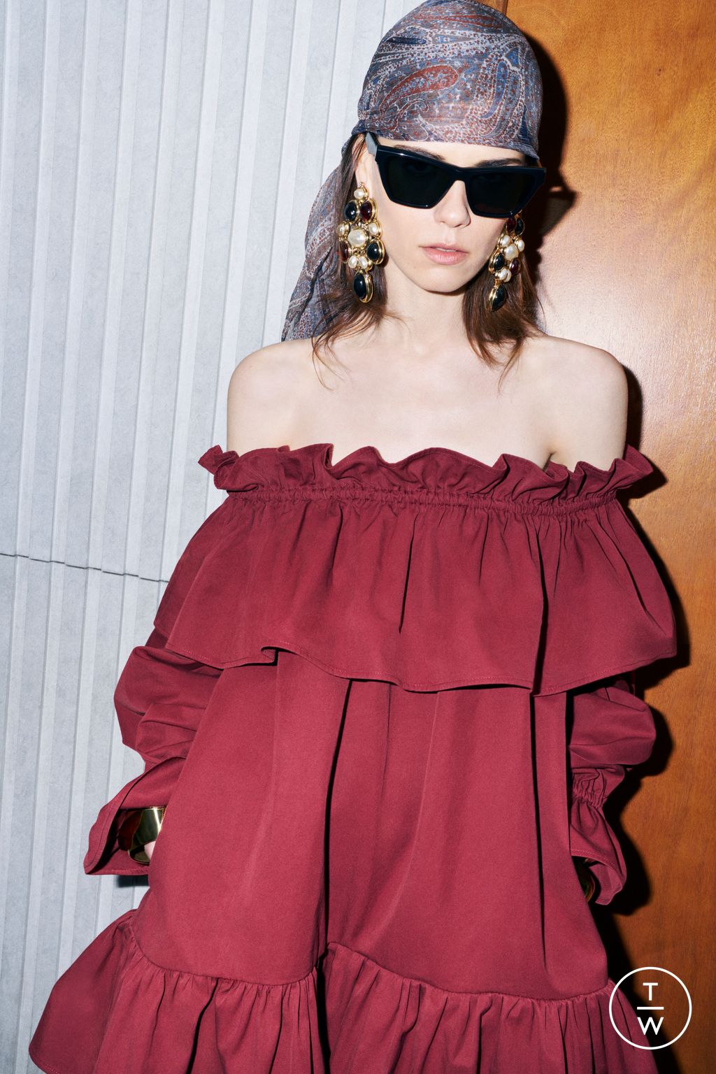 Fashion Week Paris Resort 2025 look 21 from the Saint Laurent collection 女装