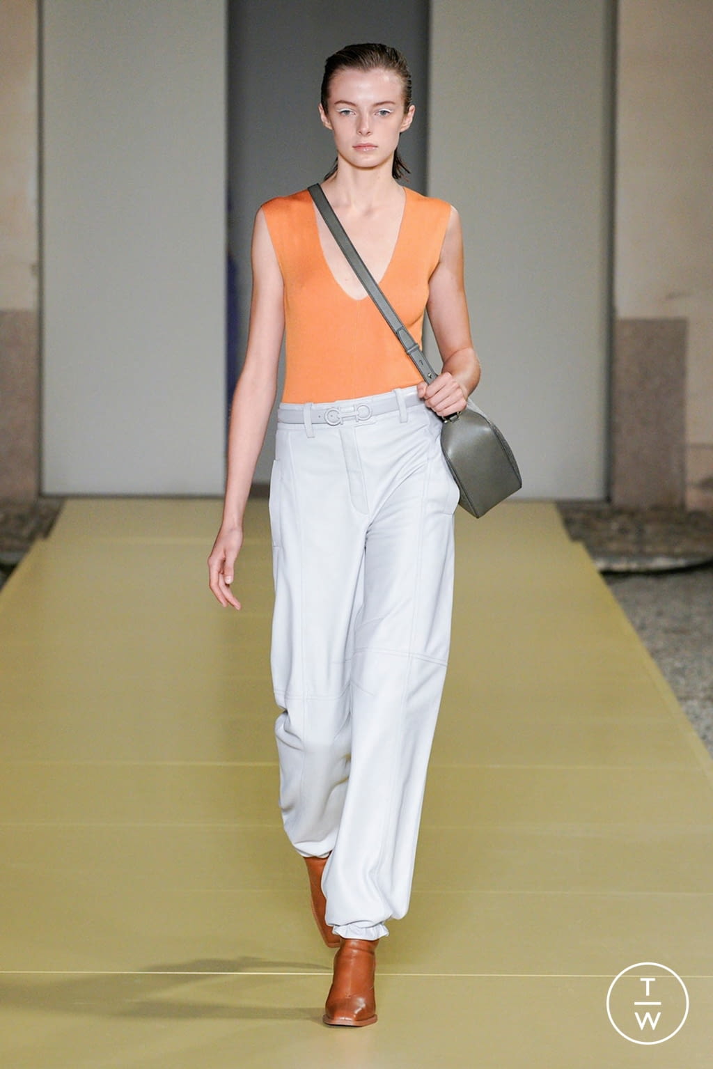Fashion Week Milan Spring/Summer 2021 look 14 from the Ferragamo collection 女装