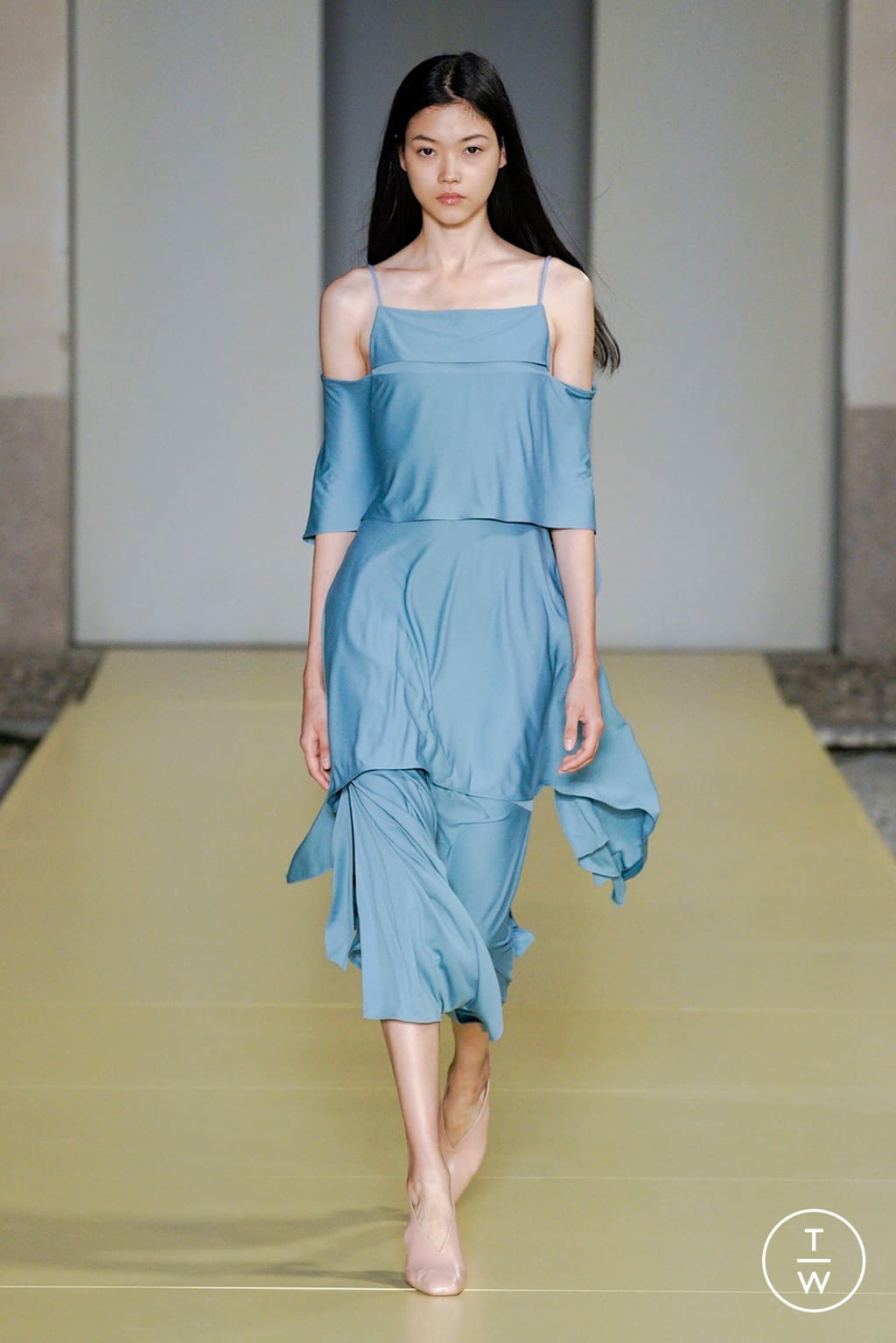 Fashion Week Milan Spring/Summer 2021 look 22 from the Ferragamo collection 女装
