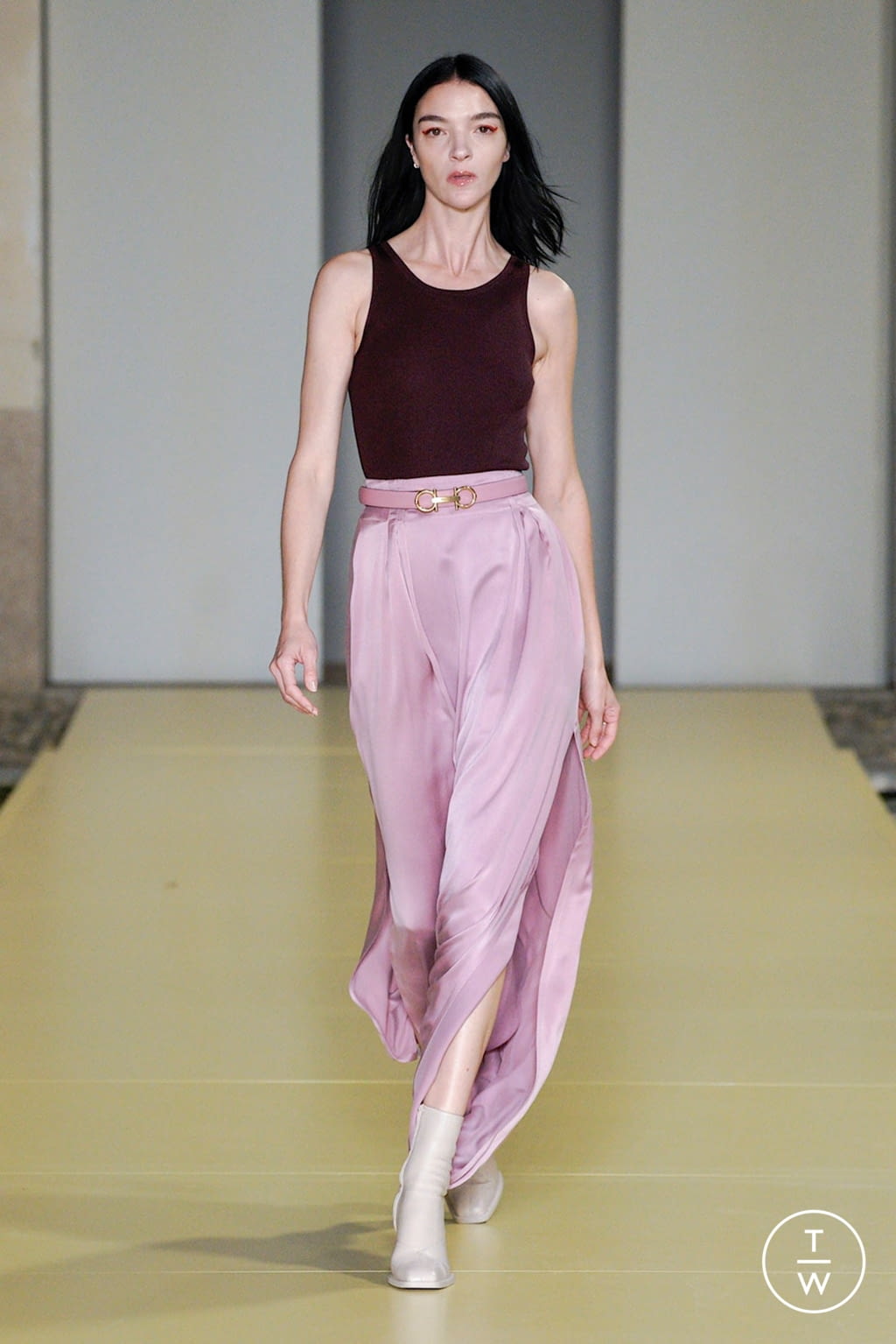 Fashion Week Milan Spring/Summer 2021 look 32 from the Ferragamo collection 女装