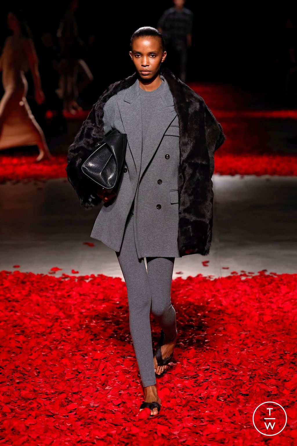 Fashion Week Milan Fall/Winter 2025 look 4 de la collection Ferragamo womenswear