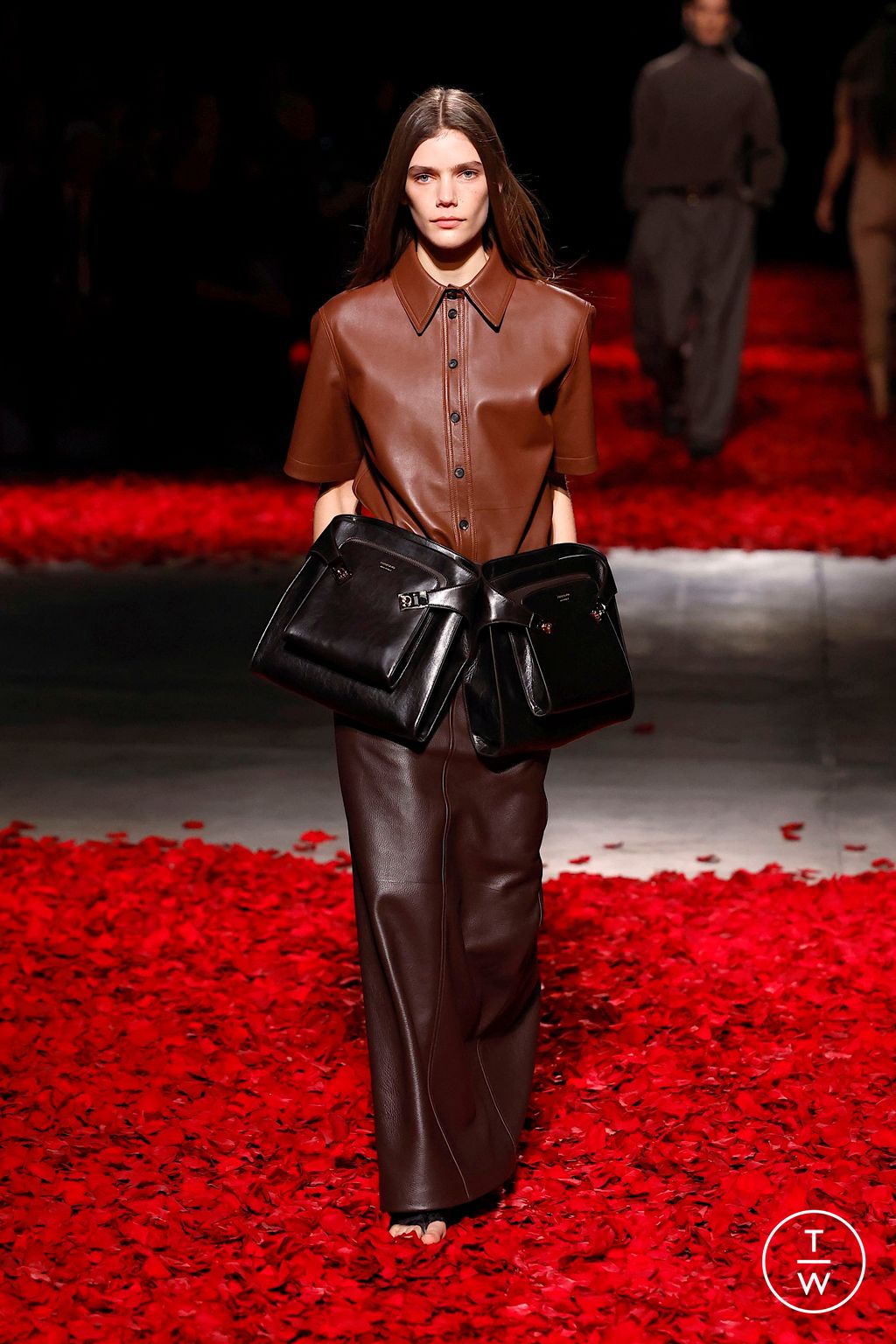 Fashion Week Milan Fall/Winter 2025 look 13 from the Ferragamo collection 女装