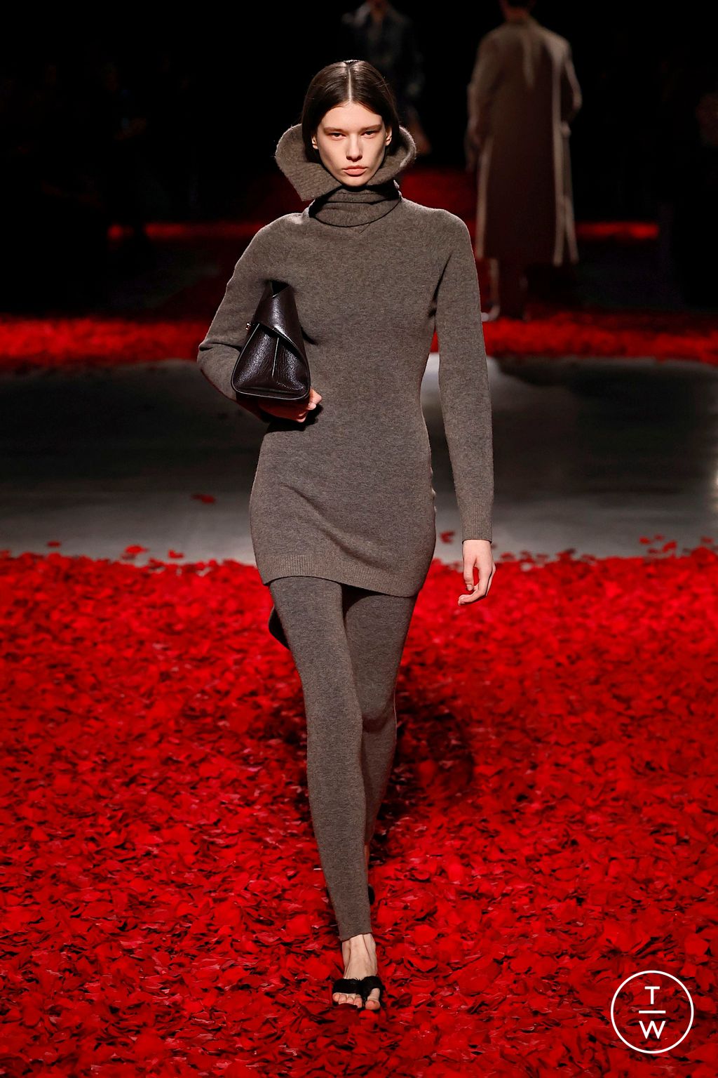 Fashion Week Milan Fall/Winter 2025 look 16 de la collection Ferragamo womenswear