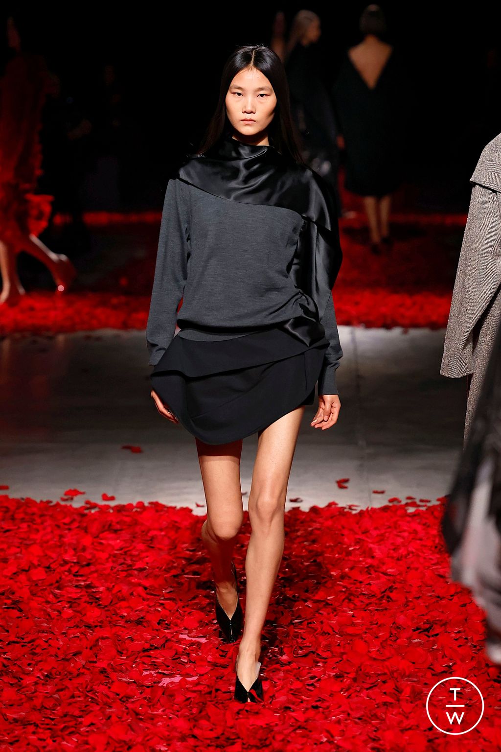 Fashion Week Milan Fall/Winter 2025 look 39 from the Ferragamo collection 女装