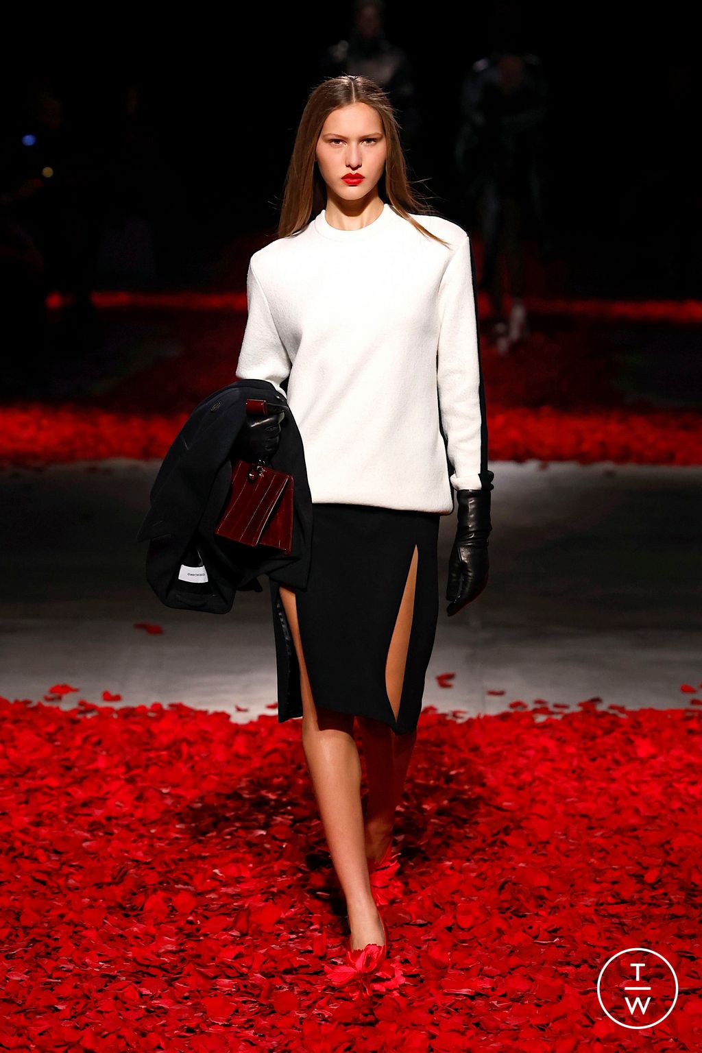 Fashion Week Milan Fall/Winter 2025 look 57 from the Ferragamo collection 女装
