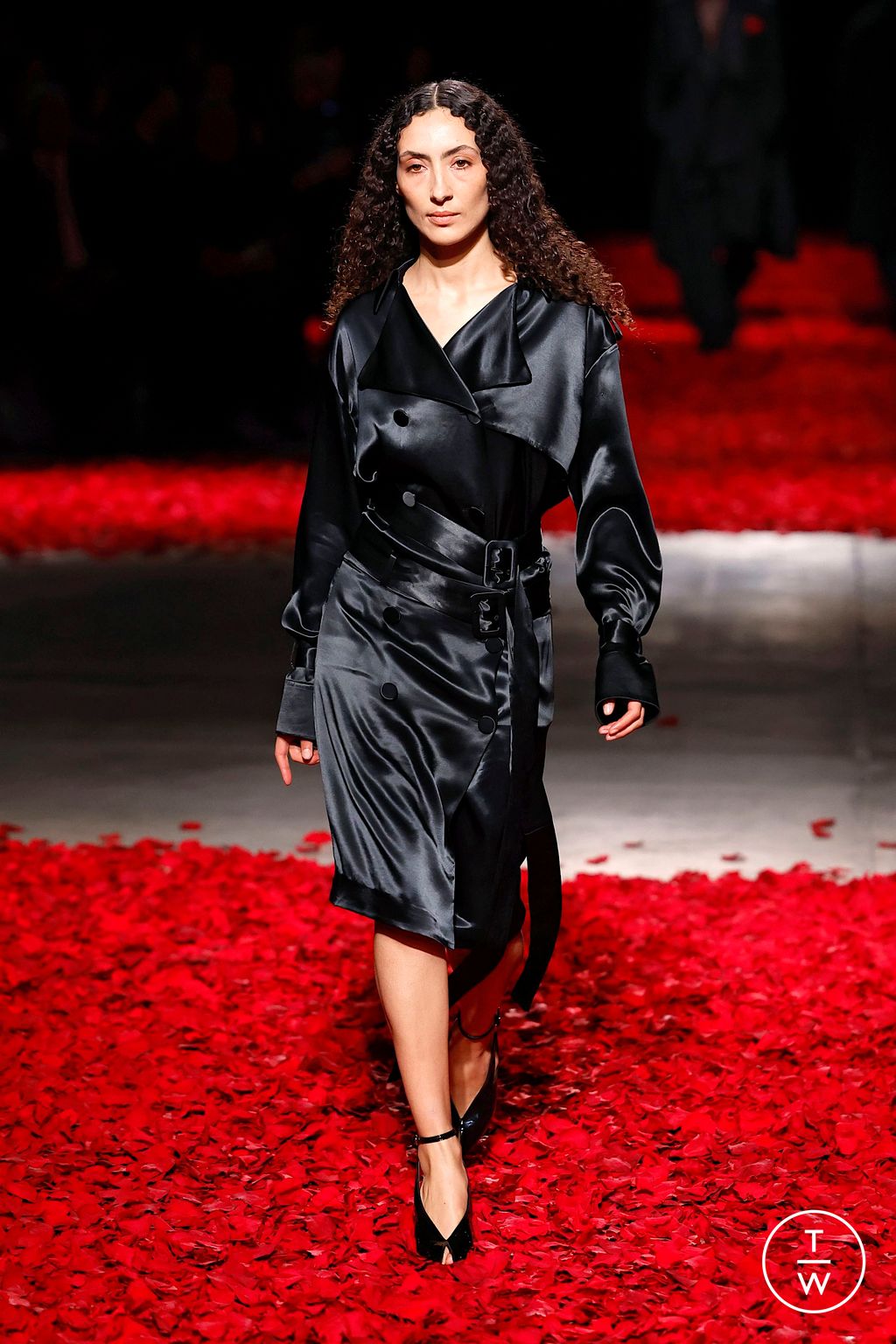 Fashion Week Milan Fall/Winter 2025 look 63 from the Ferragamo collection 女装