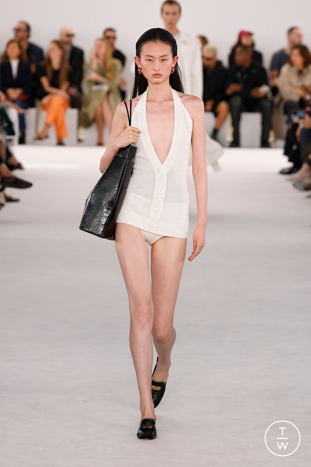 Fashion Week Milan Spring/Summer 2024 look 20 from the Ferragamo collection womenswear
