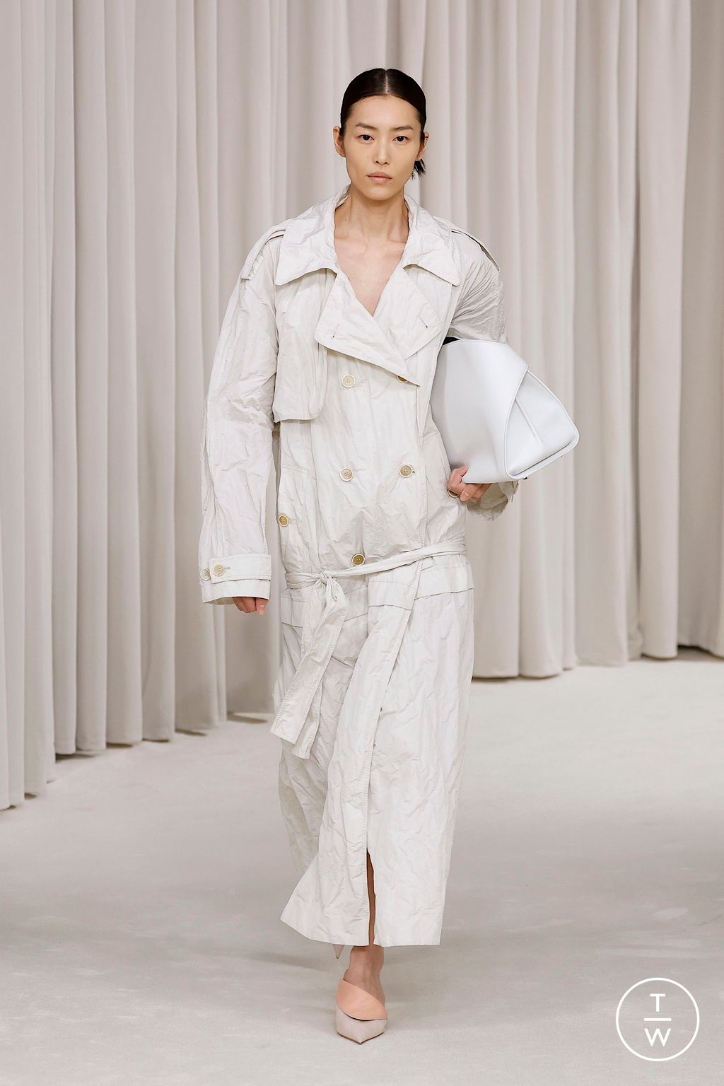 Fashion Week Milan Spring-Summer 2025 look 1 from the Ferragamo collection womenswear