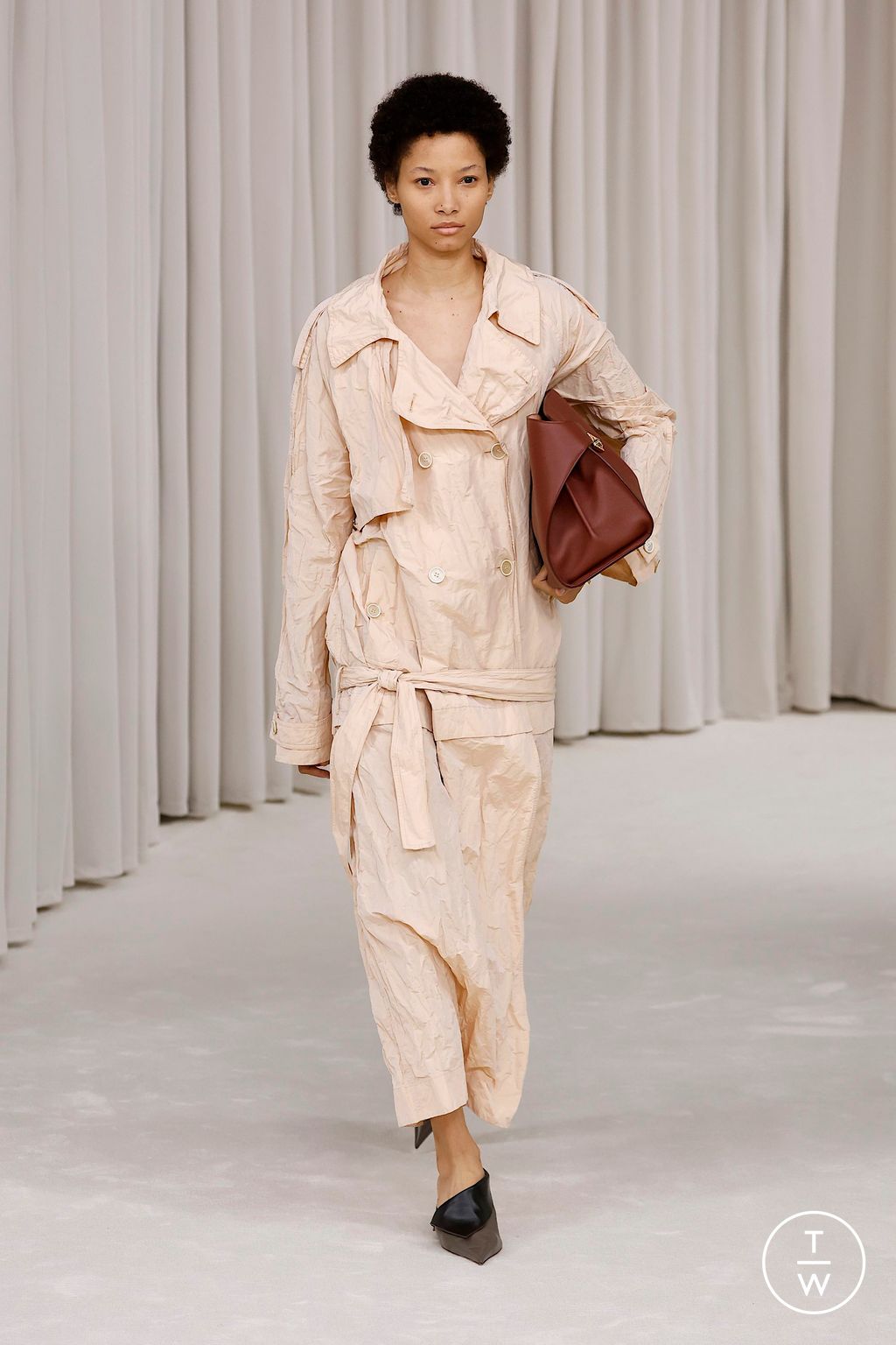 Fashion Week Milan Spring/Summer 2025 look 5 de la collection Ferragamo womenswear