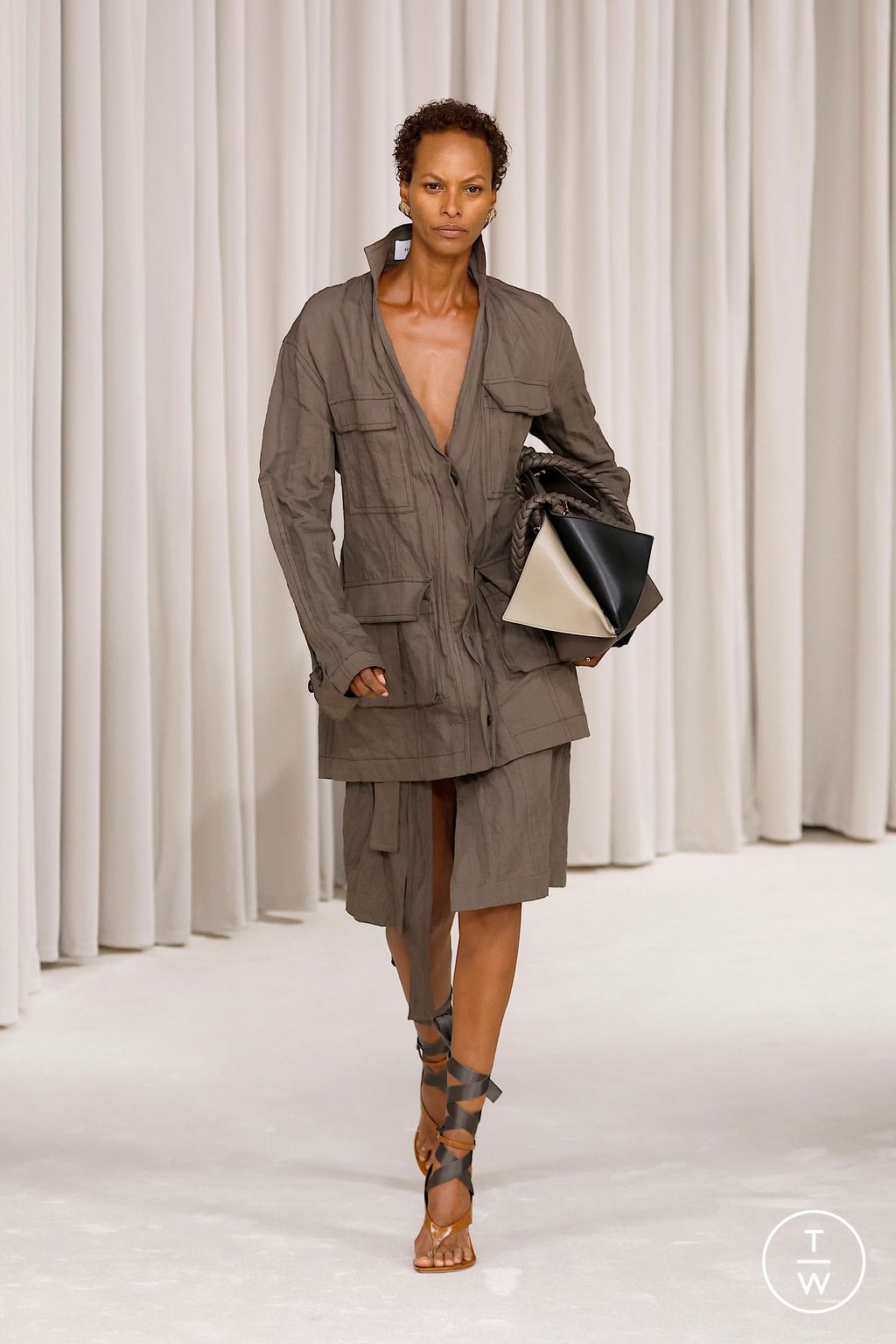 Fashion Week Milan Spring/Summer 2025 look 17 from the Ferragamo collection 女装