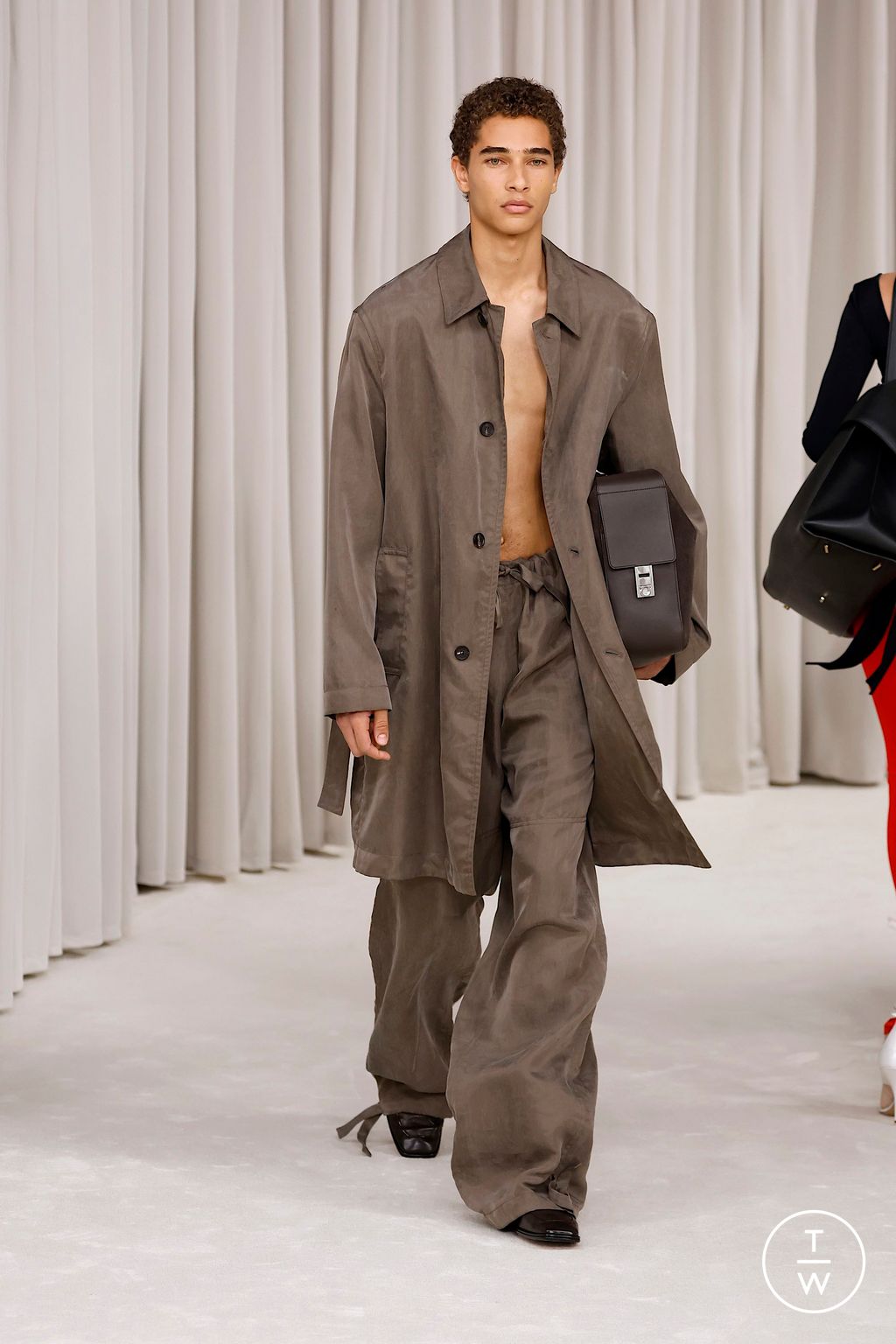 Fashion Week Milan Spring-Summer 2025 look 20 from the Ferragamo collection womenswear