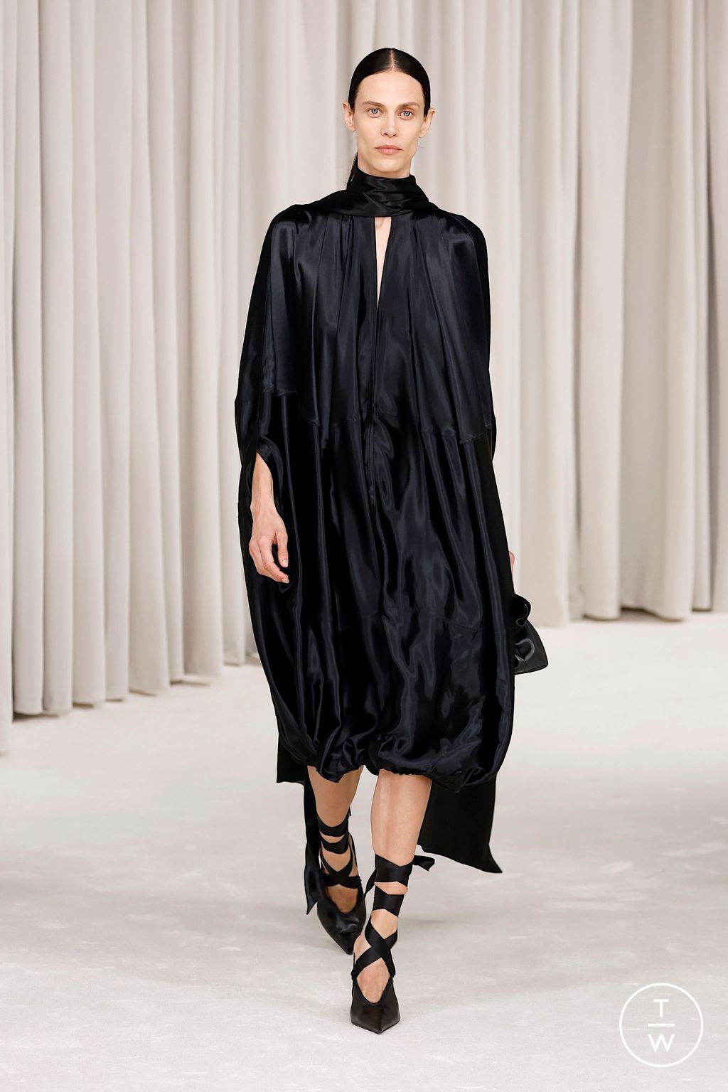 Fashion Week Milan Spring-Summer 2025 look 24 from the Ferragamo collection womenswear