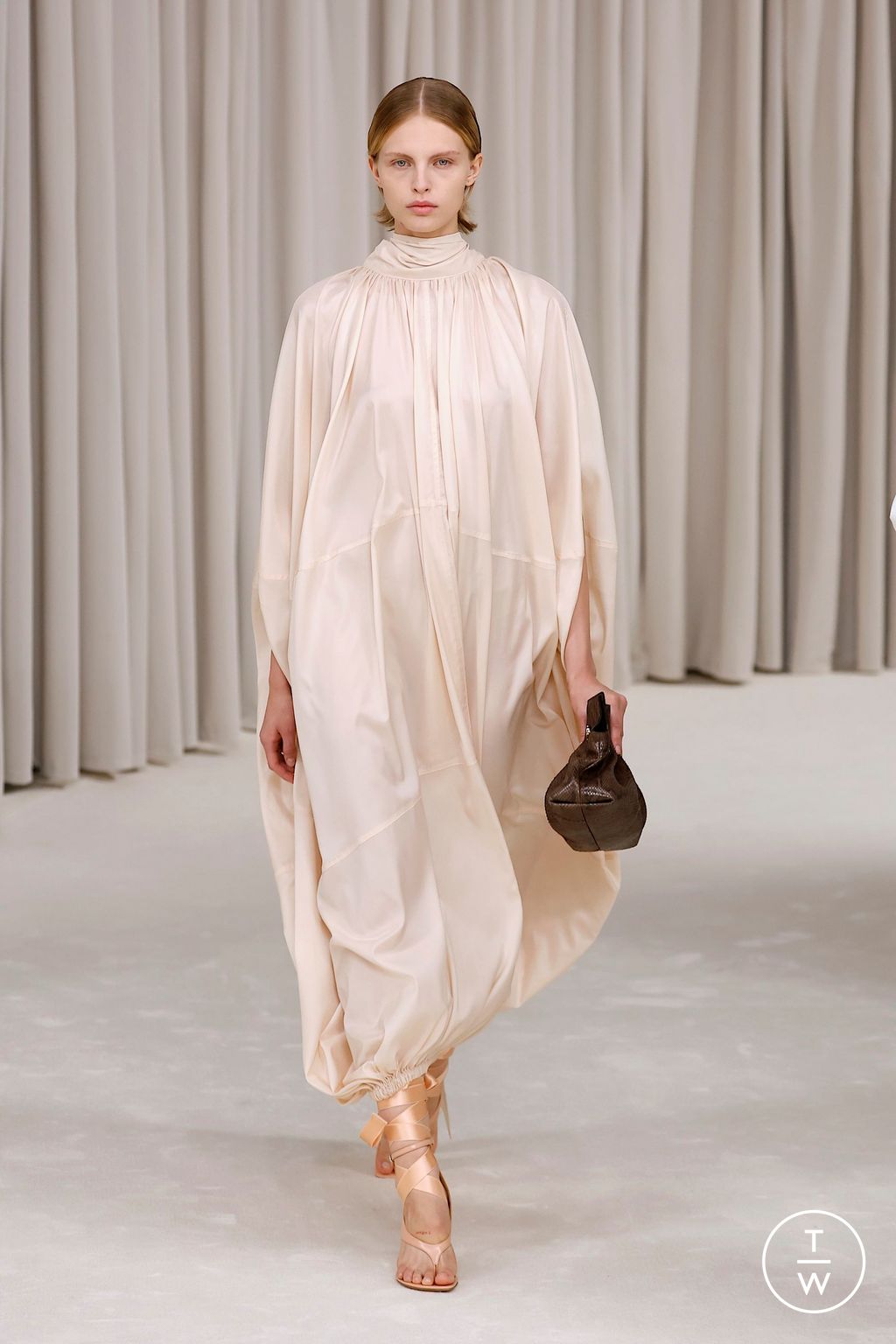 Fashion Week Milan Spring/Summer 2025 look 27 from the Ferragamo collection 女装