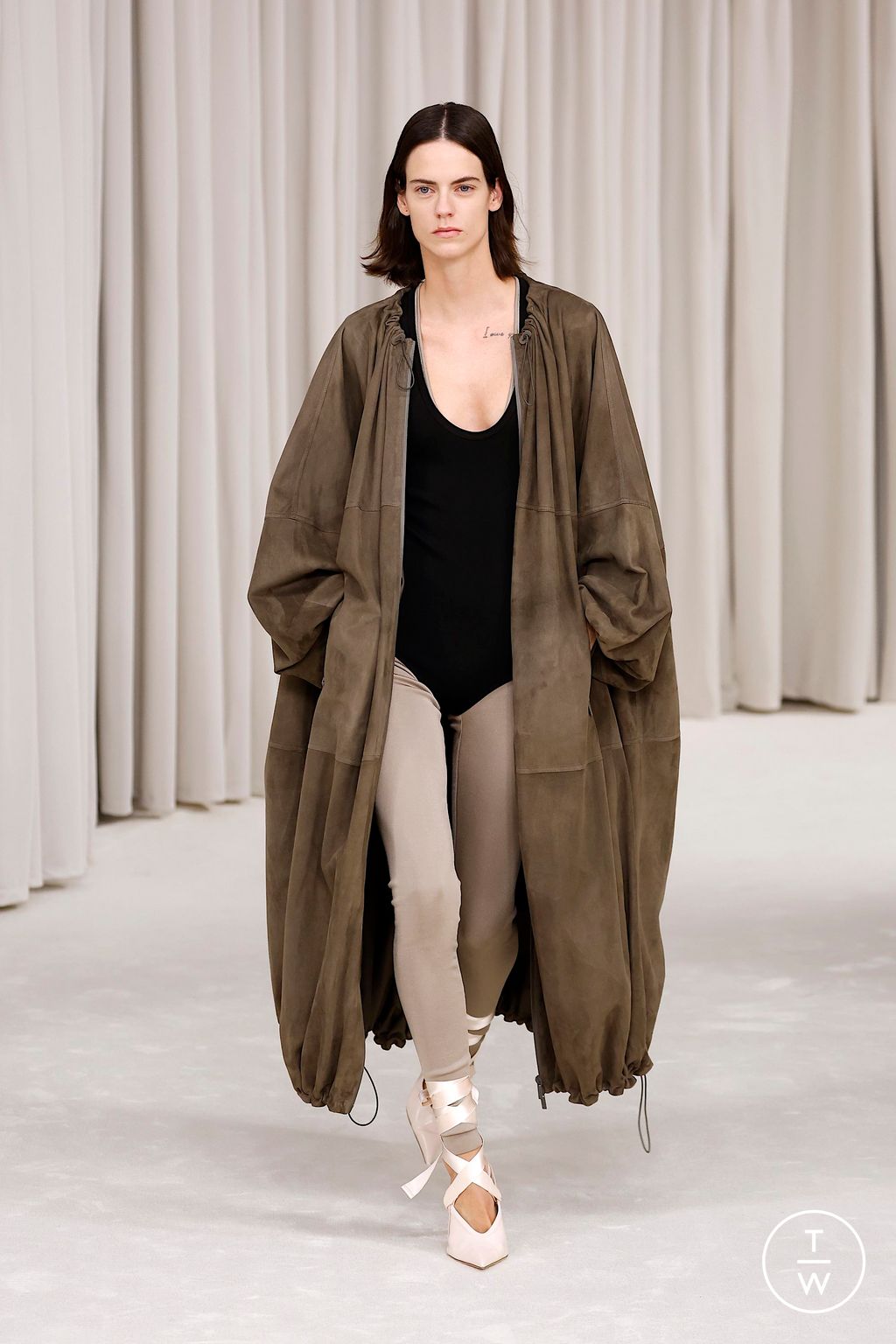 Fashion Week Milan Spring/Summer 2025 look 30 from the Ferragamo collection womenswear