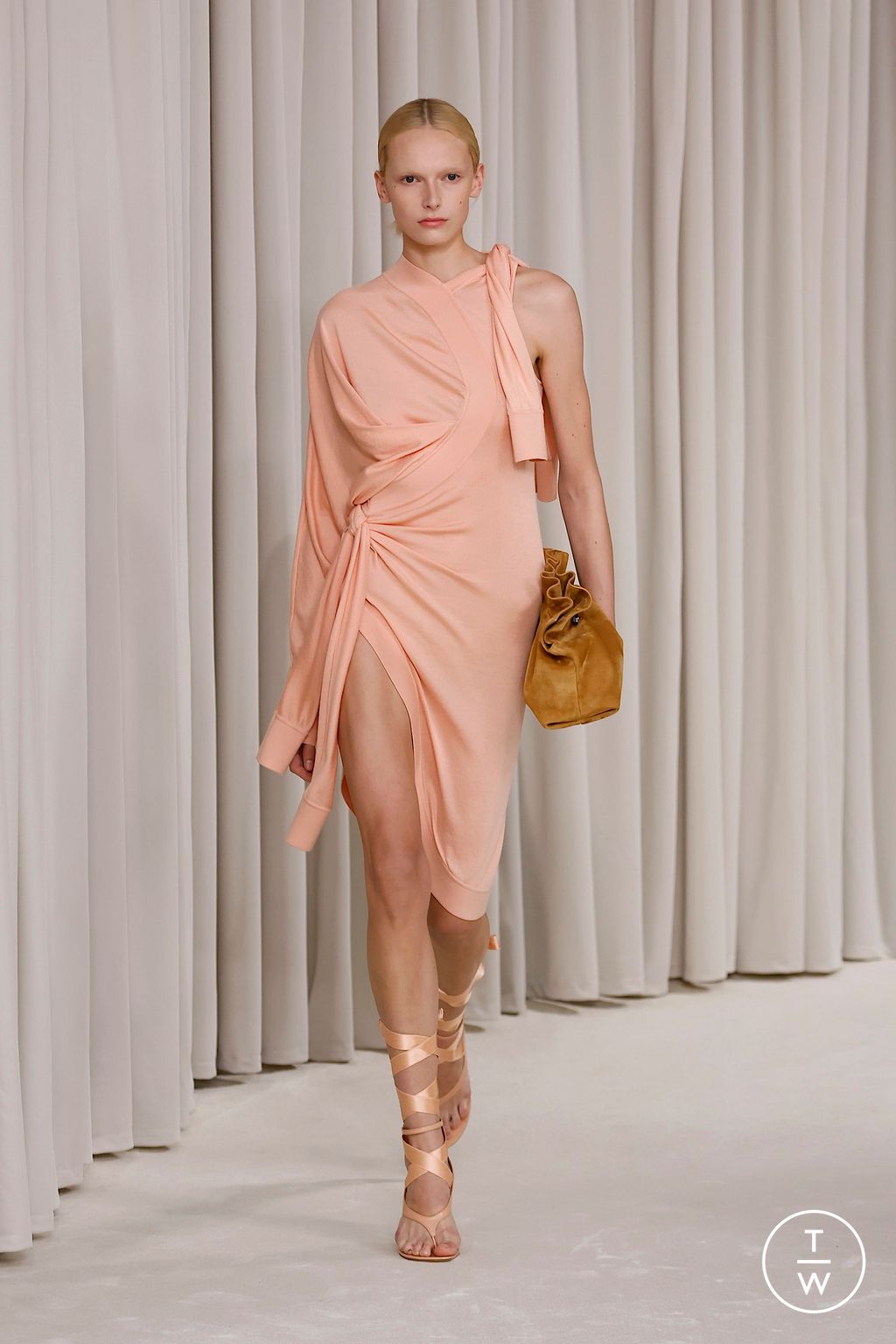 Fashion Week Milan Spring-Summer 2025 look 34 from the Ferragamo collection womenswear