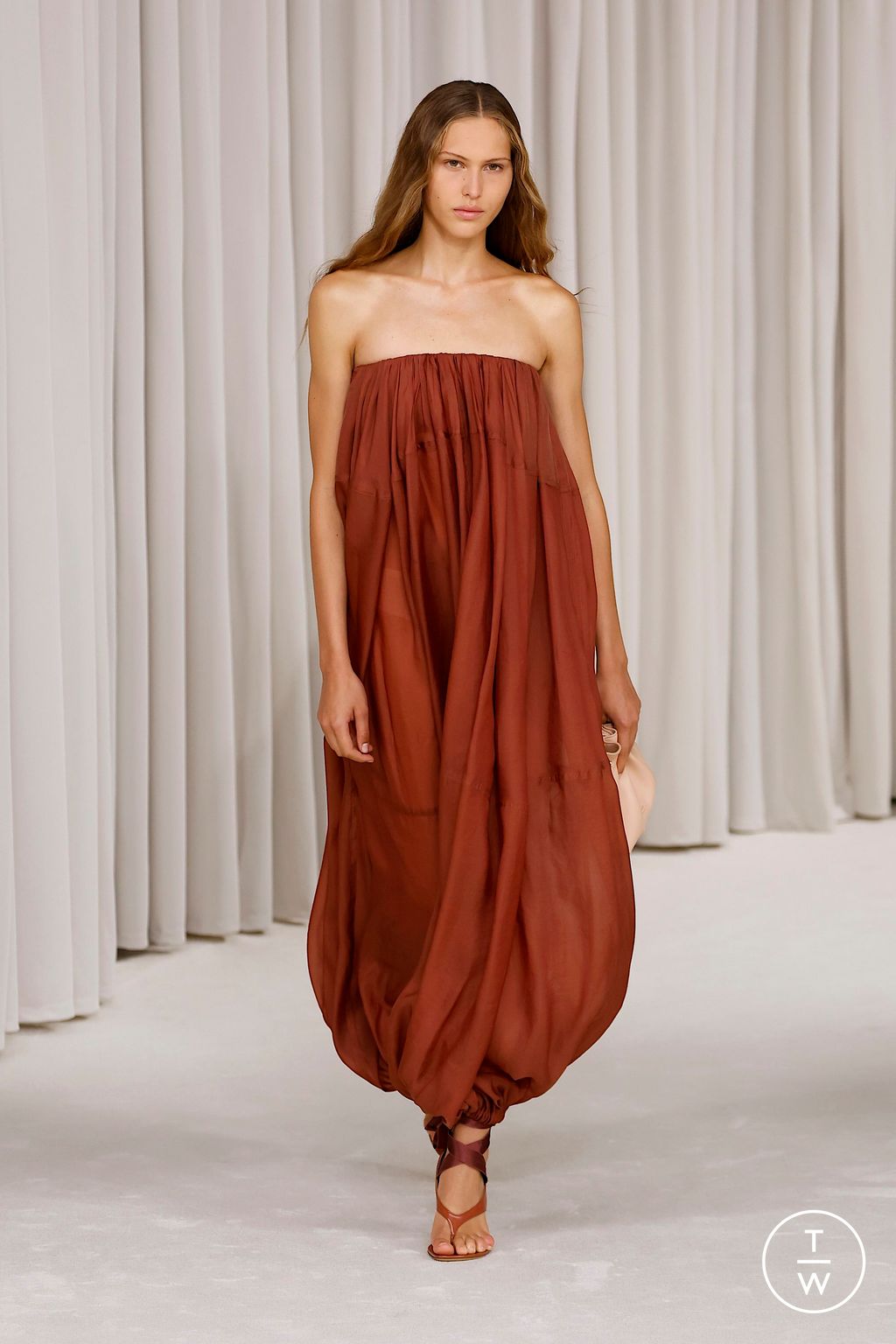 Fashion Week Milan Spring/Summer 2025 look 37 from the Ferragamo collection 女装