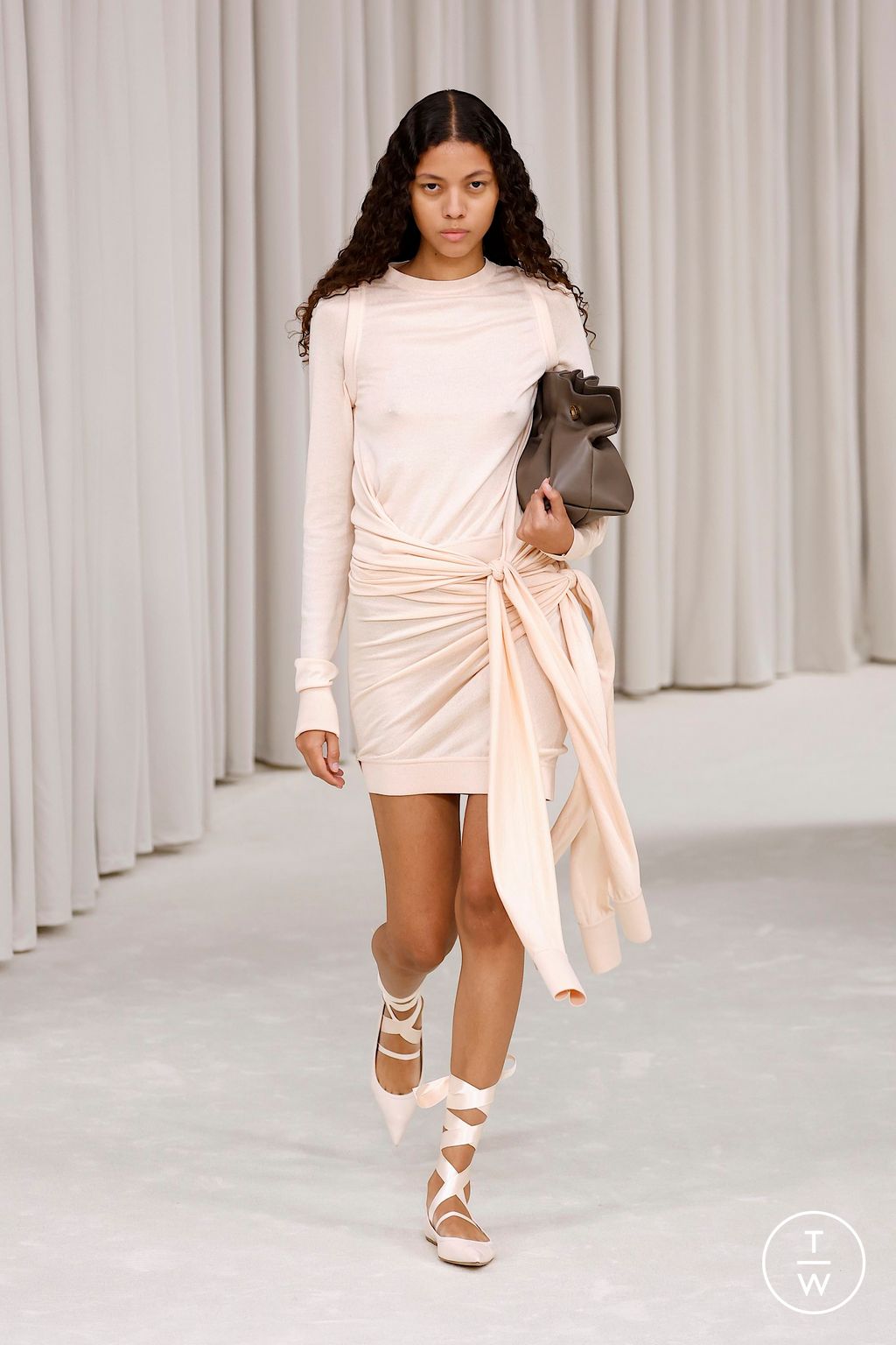 Fashion Week Milan Spring-Summer 2025 look 38 from the Ferragamo collection womenswear