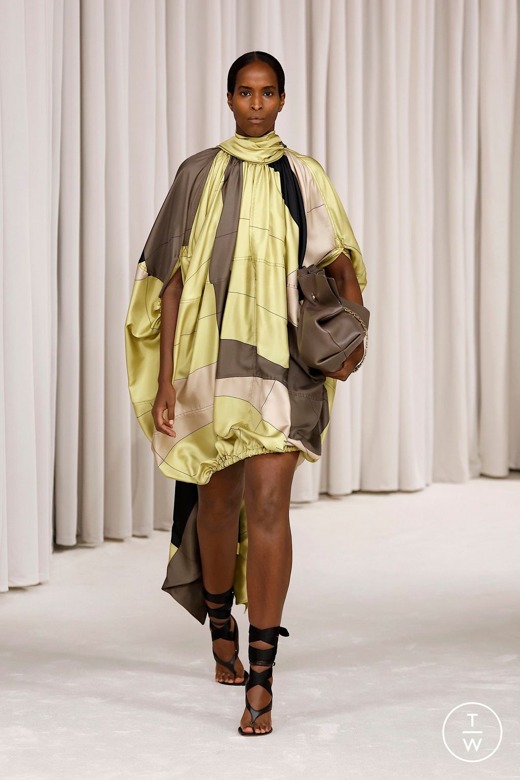 Fashion Week Milan Spring/Summer 2025 look 40 de la collection Ferragamo womenswear