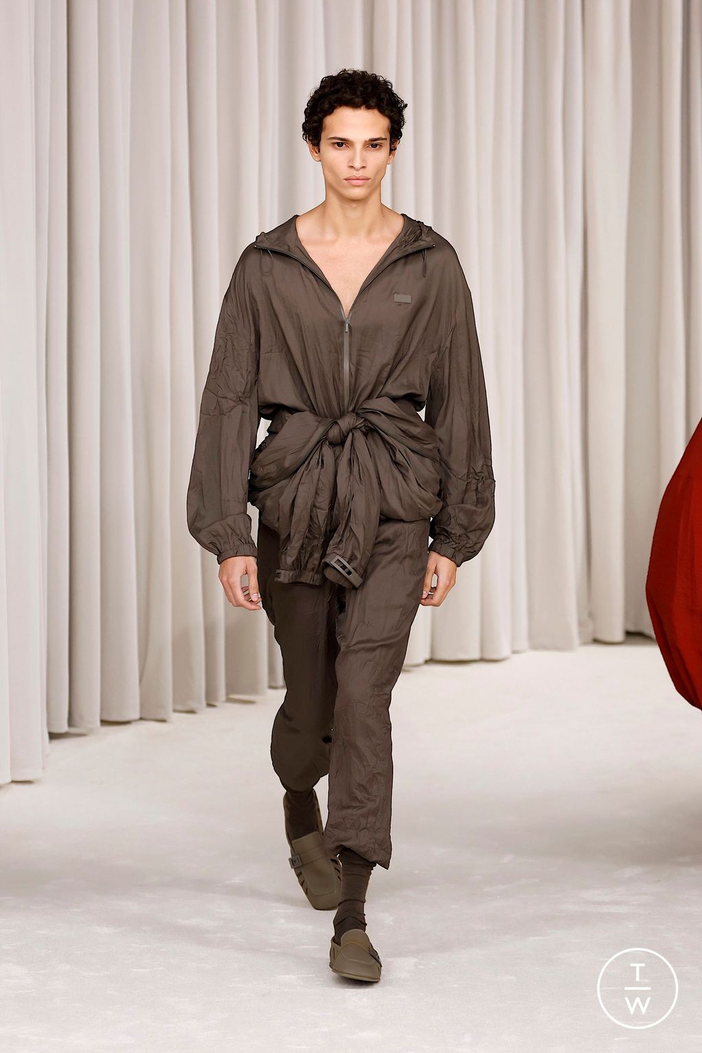 Fashion Week Milan Spring/Summer 2025 look 41 from the Ferragamo collection 女装