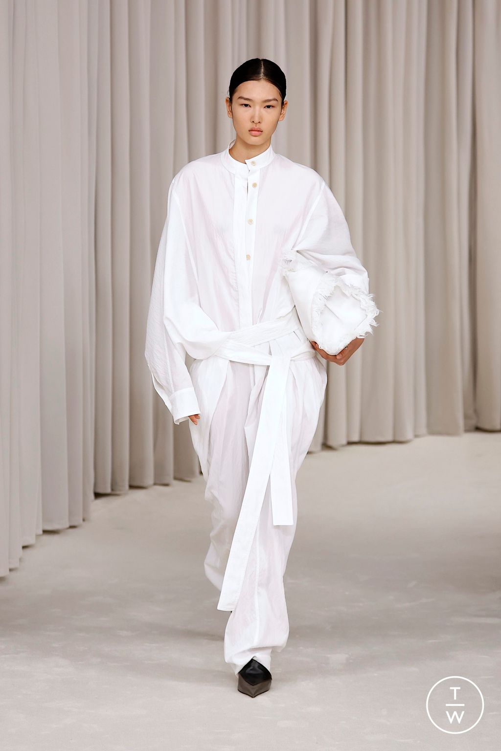 Fashion Week Milan Spring-Summer 2025 look 43 from the Ferragamo collection womenswear