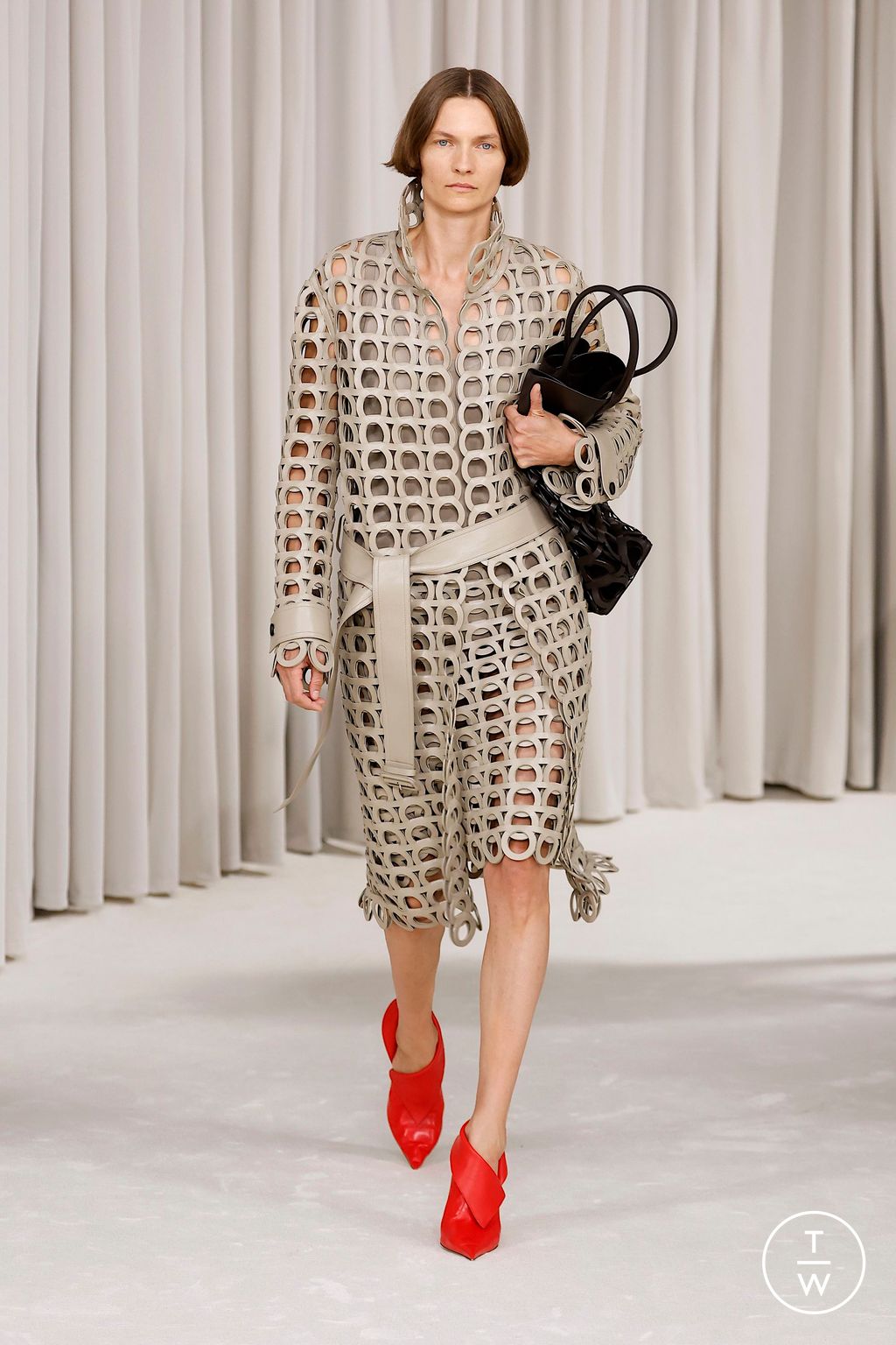Fashion Week Milan Spring/Summer 2025 look 56 from the Ferragamo collection 女装