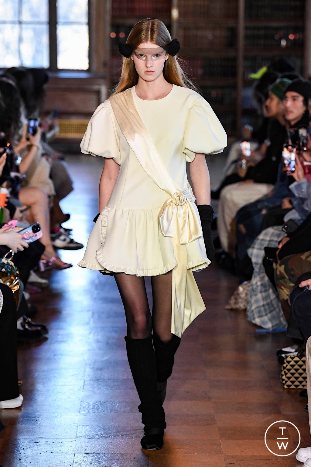 Fashion Week New York Fall/Winter 2023 look 1 de la collection Sandy Liang womenswear