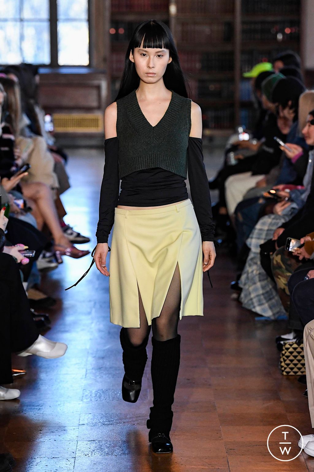 Fashion Week New York Fall/Winter 2023 look 12 de la collection Sandy Liang womenswear