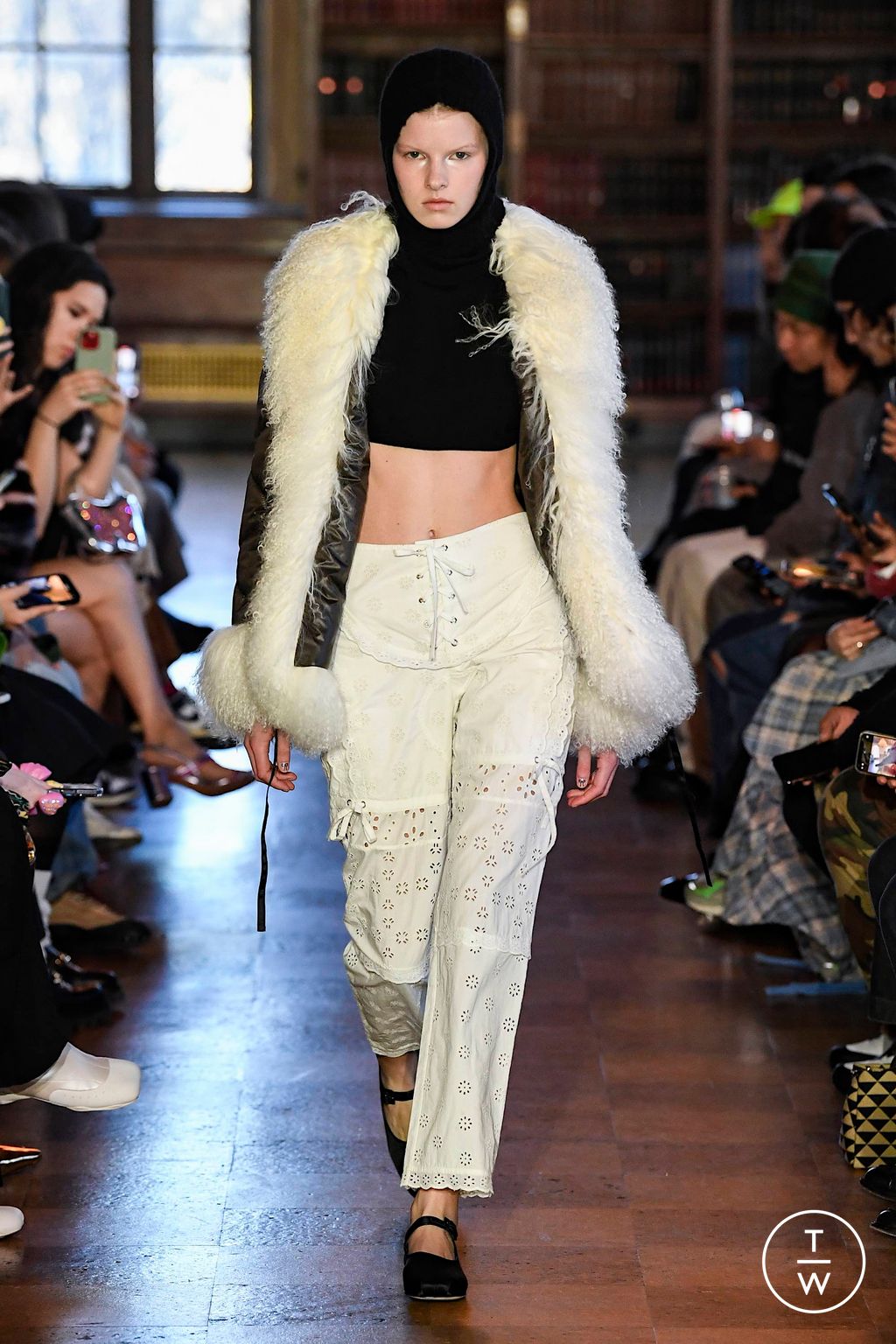 Fashion Week New York Fall/Winter 2023 look 18 de la collection Sandy Liang womenswear