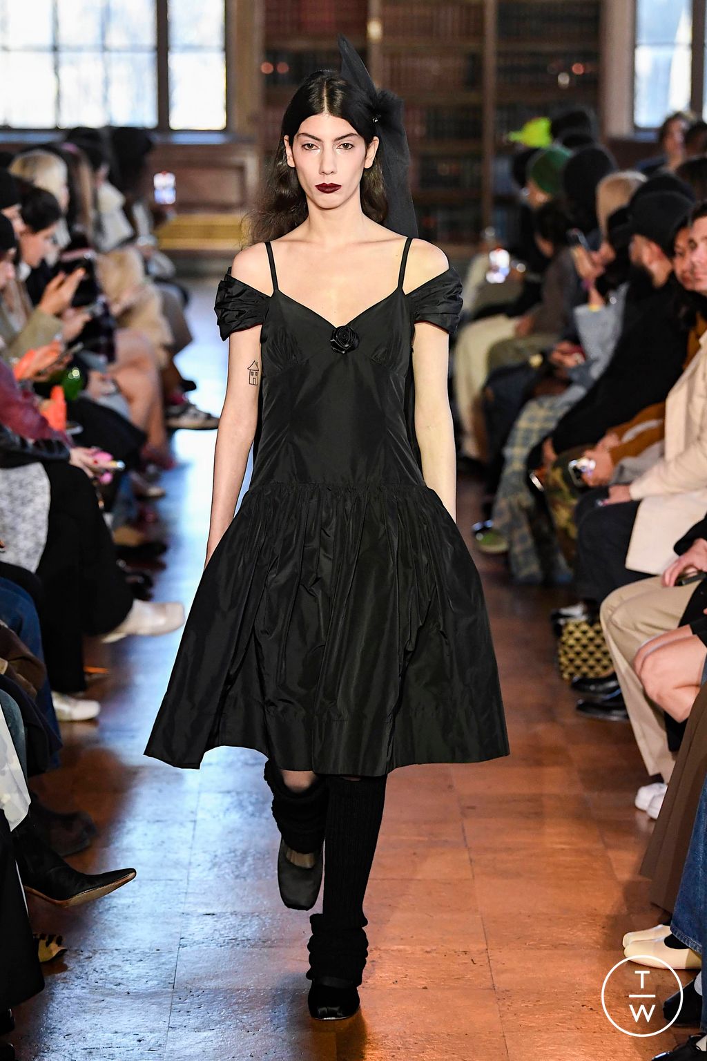 Fashion Week New York Fall/Winter 2023 look 22 de la collection Sandy Liang womenswear