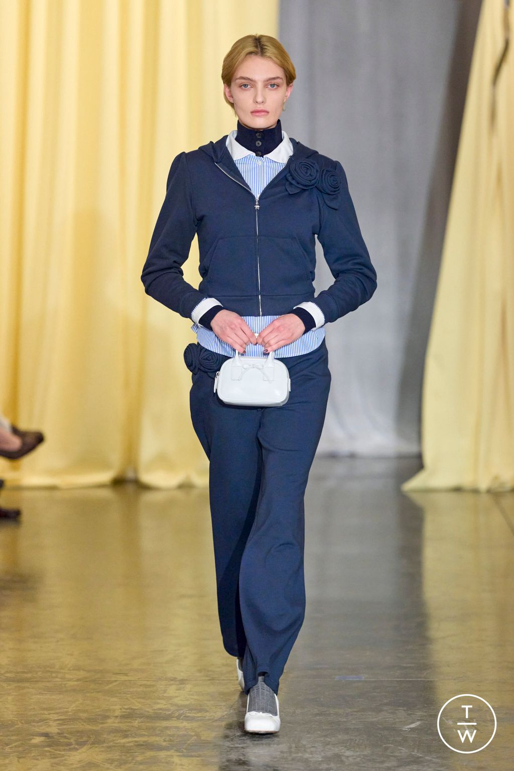 Fashion Week New York Fall/Winter 2024 look 1 de la collection Sandy Liang womenswear