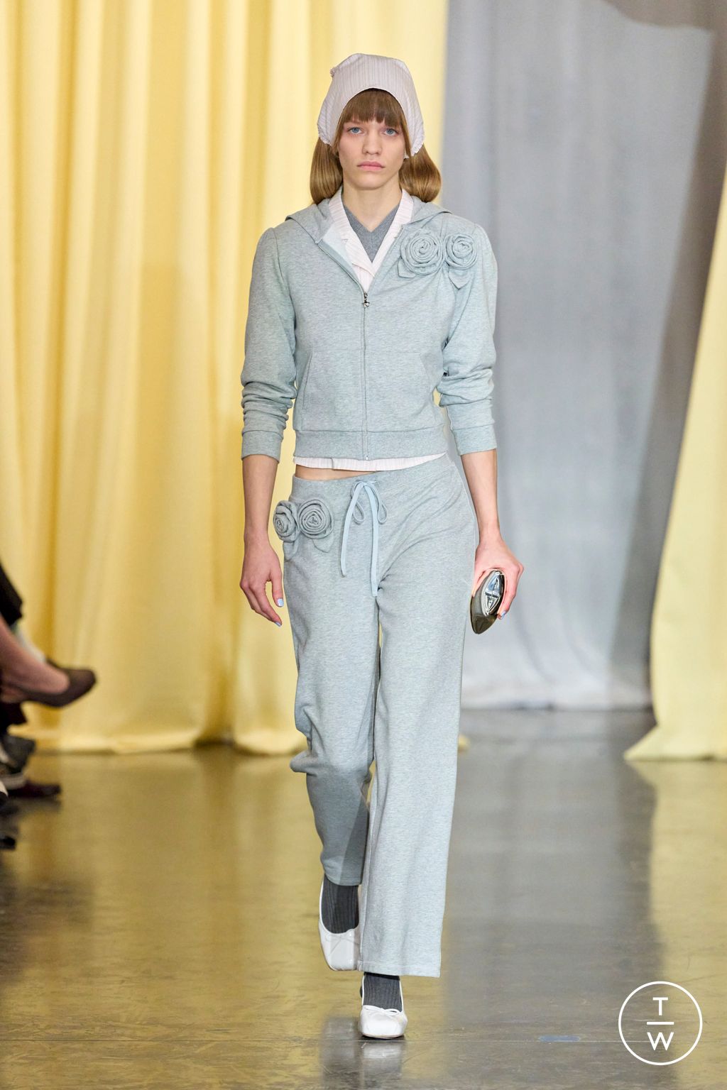 Fashion Week New York Fall/Winter 2024 look 2 de la collection Sandy Liang womenswear