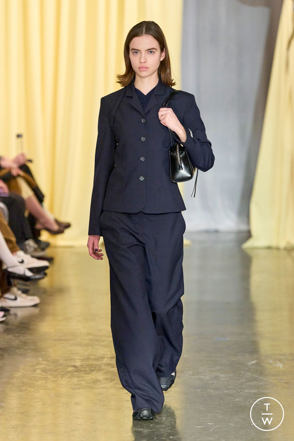 Fashion Week New York Fall/Winter 2024 look 26 de la collection Sandy Liang womenswear