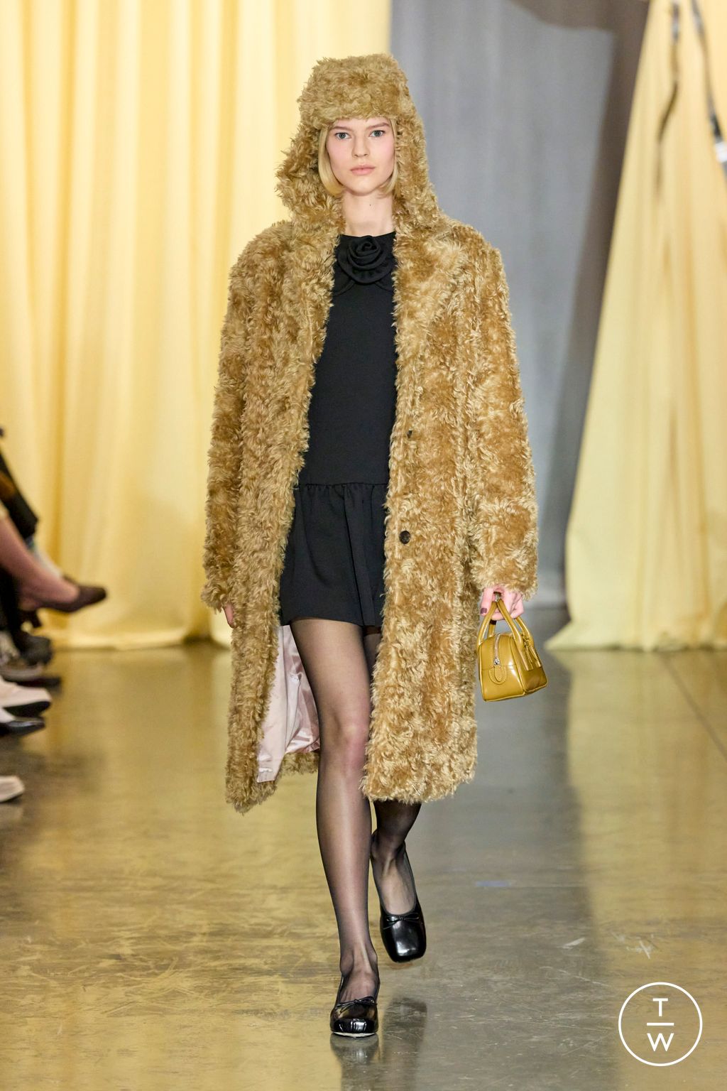Fashion Week New York Fall/Winter 2024 look 32 de la collection Sandy Liang womenswear