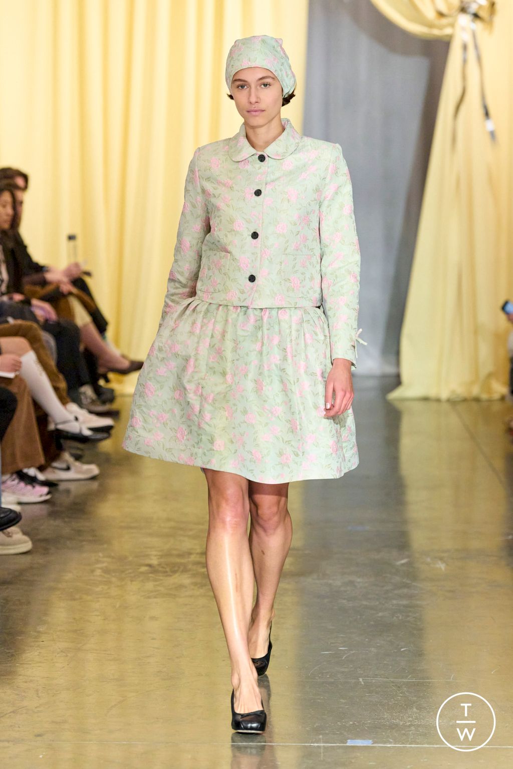 Fashion Week New York Fall/Winter 2024 look 33 de la collection Sandy Liang womenswear