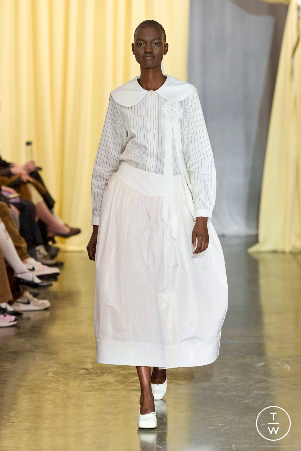 Fashion Week New York Fall/Winter 2024 look 35 de la collection Sandy Liang womenswear