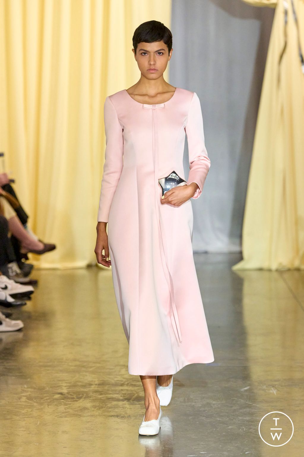 Fashion Week New York Fall/Winter 2024 look 36 de la collection Sandy Liang womenswear