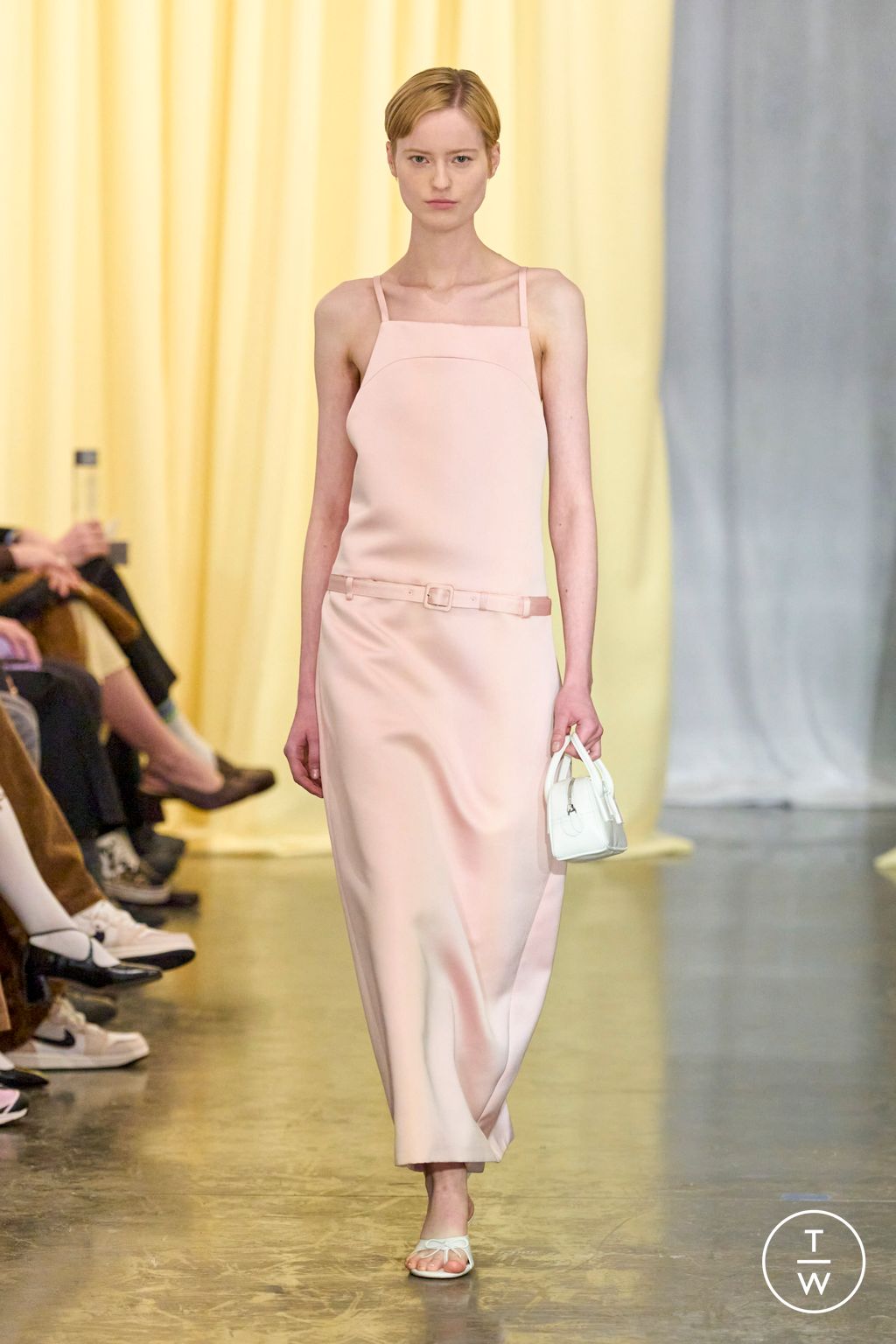 Fashion Week New York Fall/Winter 2024 look 40 de la collection Sandy Liang womenswear