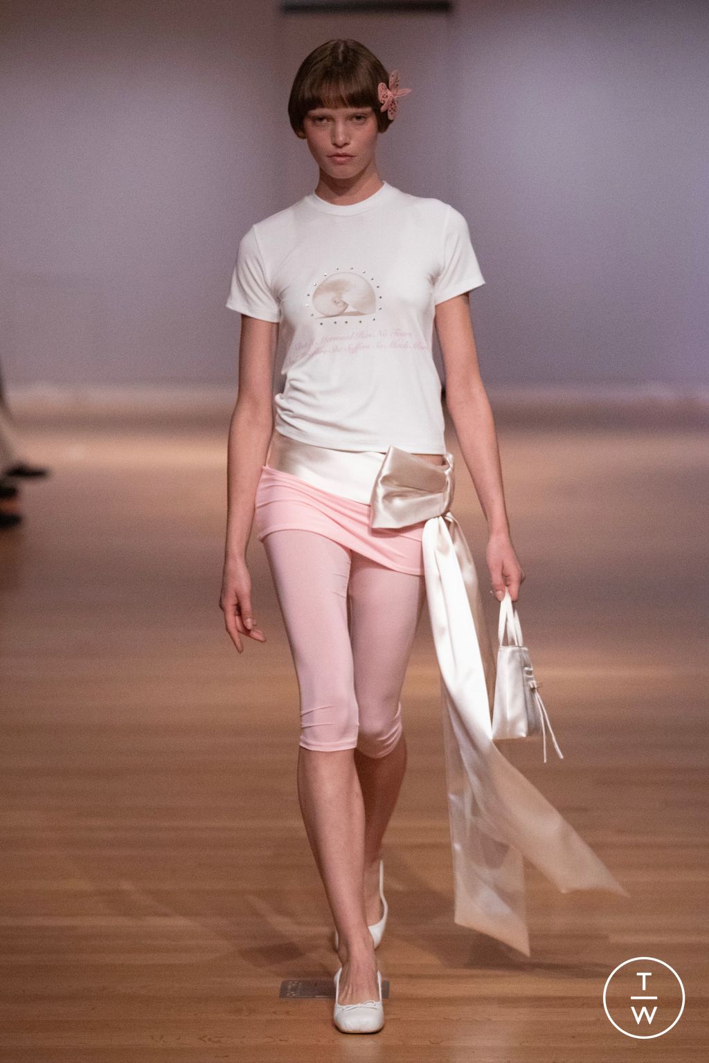 Fashion Week New York Spring/Summer 2024 look 1 de la collection Sandy Liang womenswear