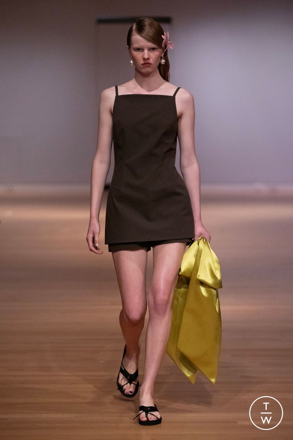 Fashion Week New York Spring/Summer 2024 look 14 de la collection Sandy Liang womenswear