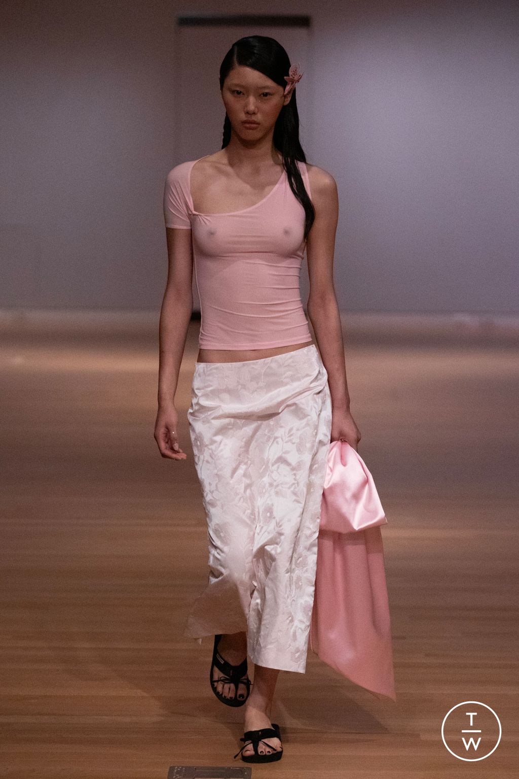 Fashion Week New York Spring/Summer 2024 look 25 de la collection Sandy Liang womenswear